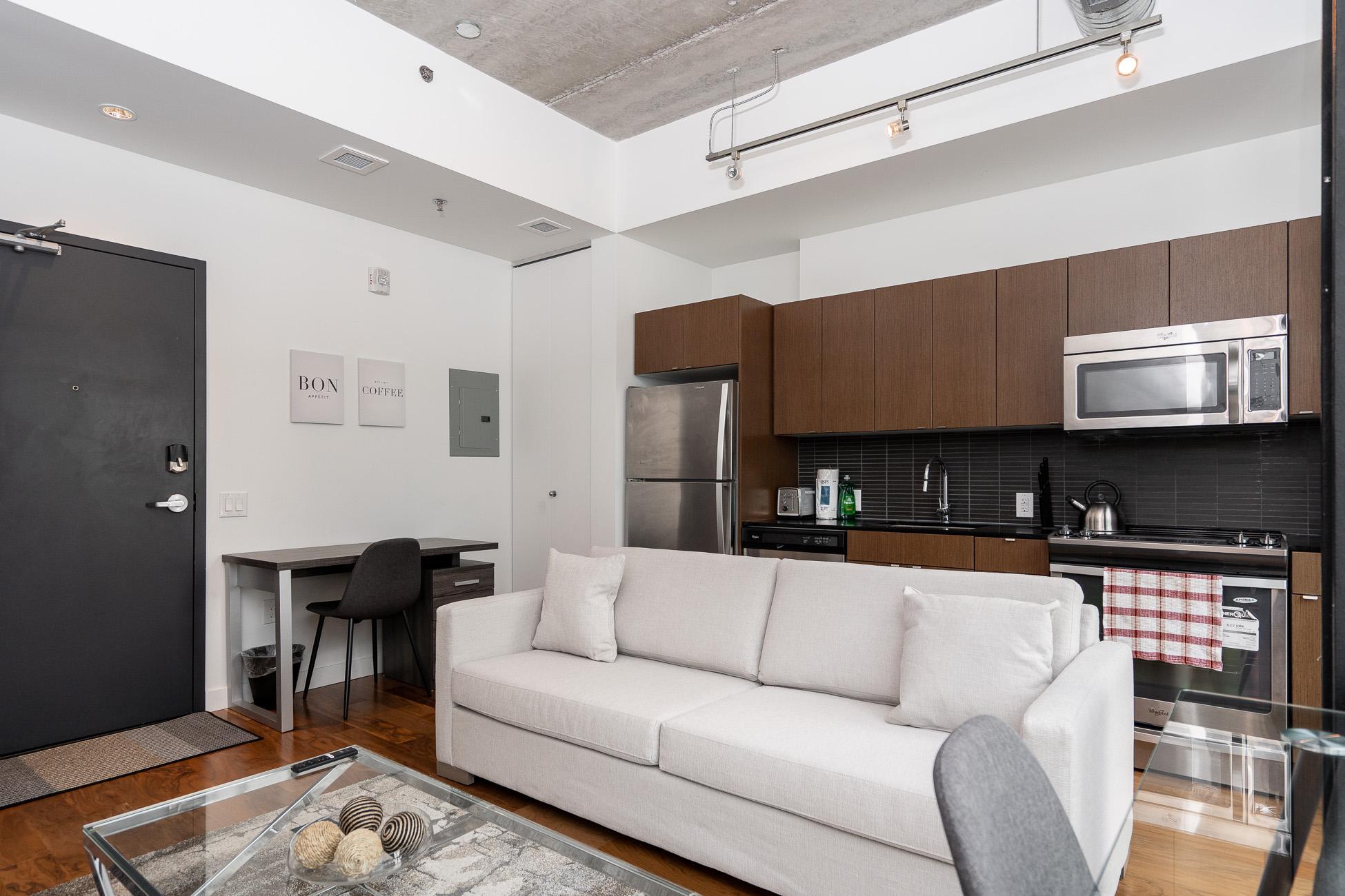 Property Image 1 - (508)Downtown Bright & Cozy 1 Bdr Glasshouse+Fast WiFi(311)