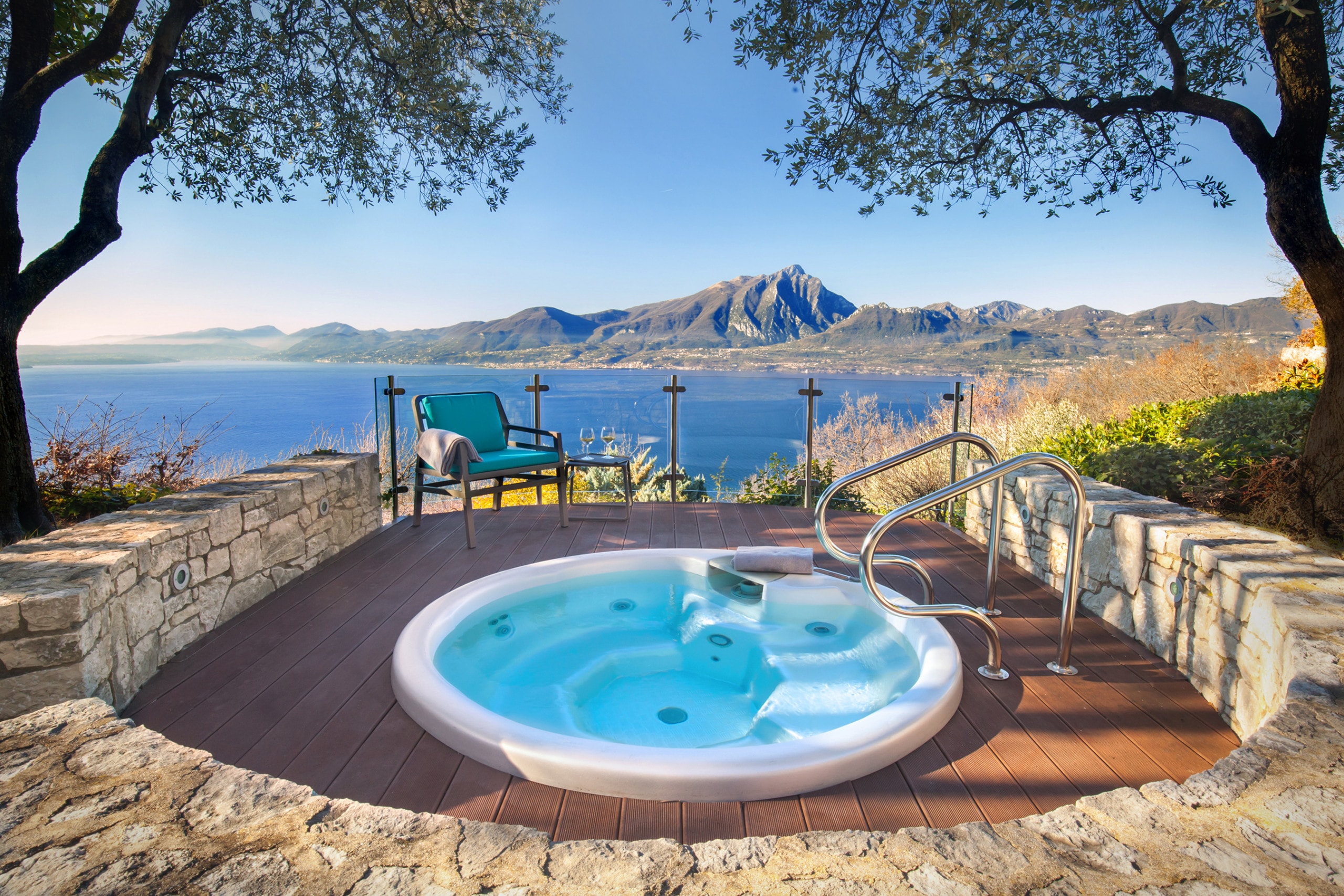 Jacuzzi with lake view