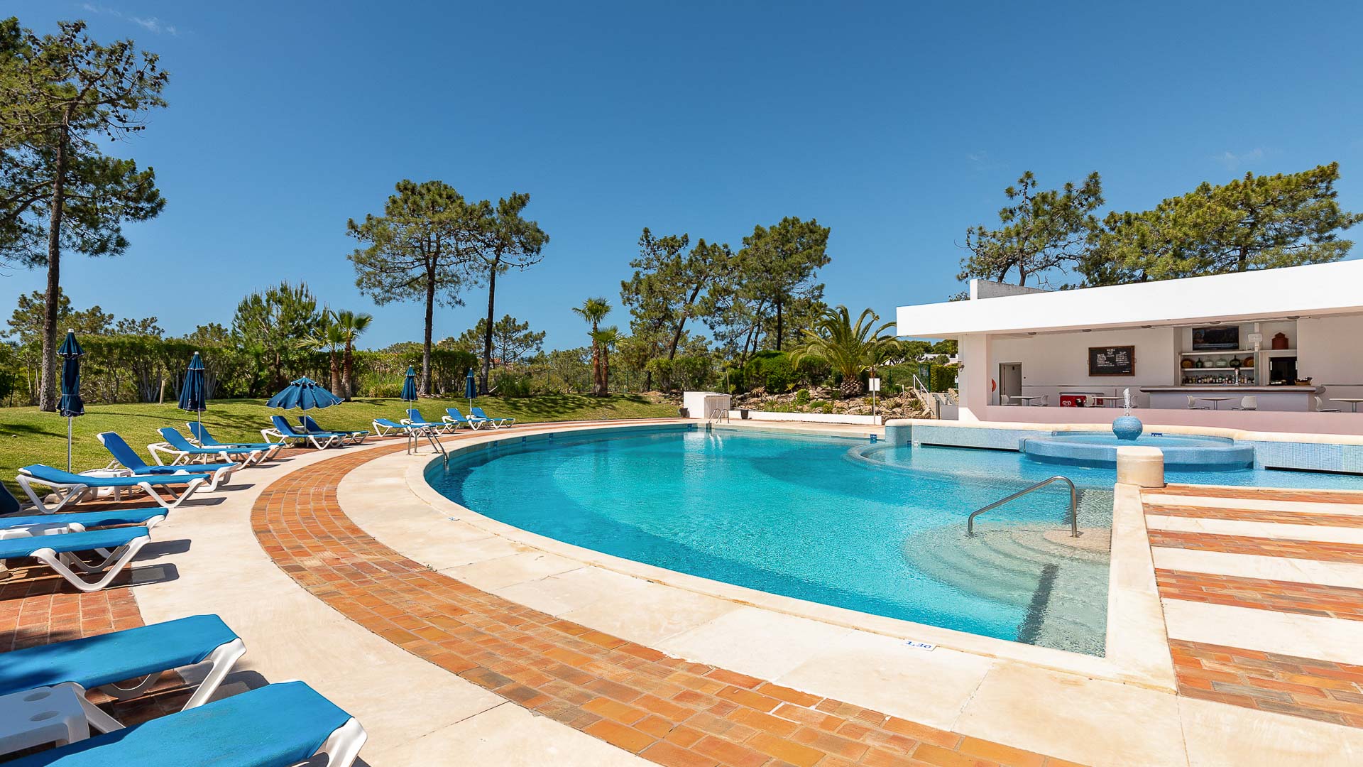 Property Image 1 - Lovely Apartment in Quinta do Lago with Communal Pool Access