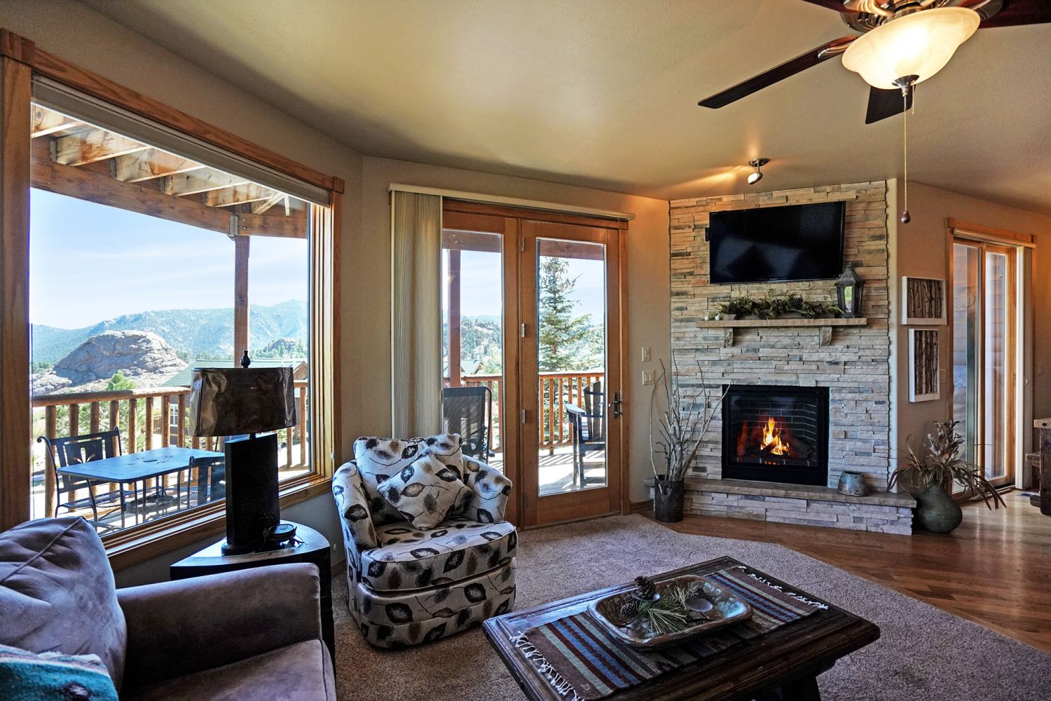 Bighorn Mountain 19B - Enter info this open concept unit with fabulous views, gas fireplace, queen sleeper sofa and chair. 