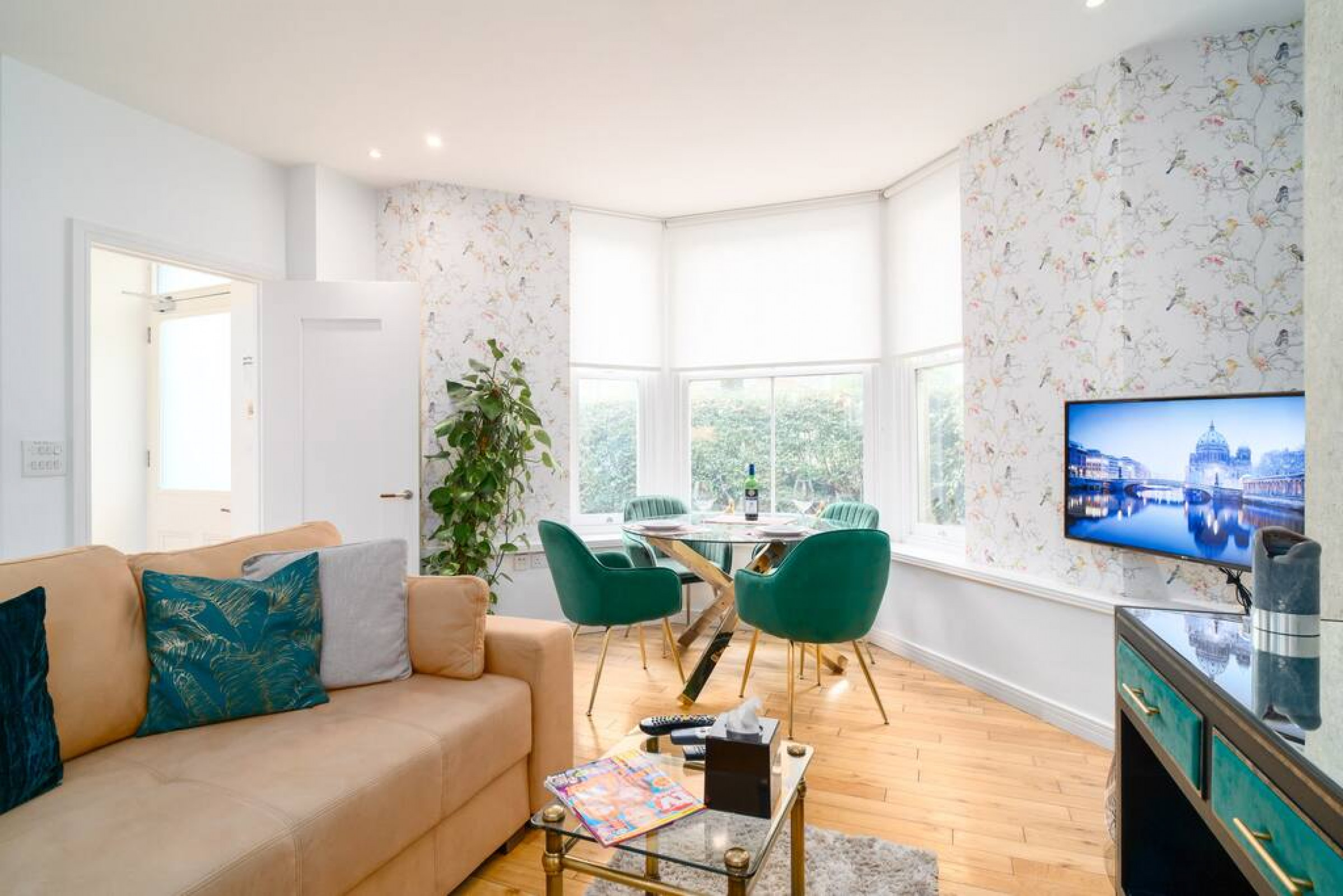 Property Image 1 - Morning Breeze - Spacious Modern 1 Bed Apartment