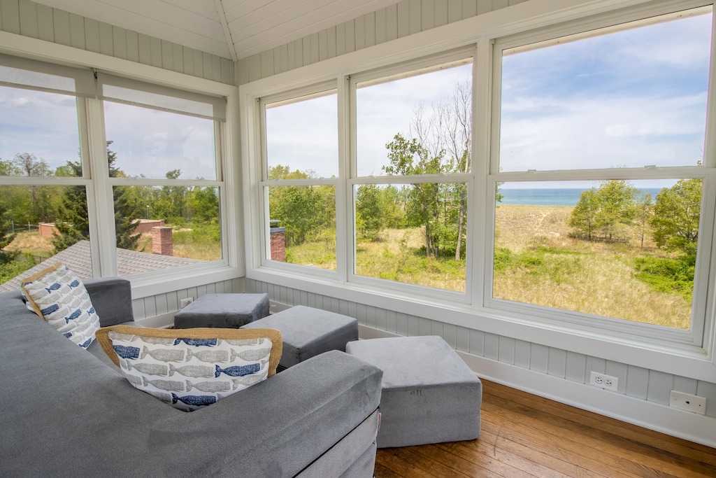 Second Level | Loft with Futon