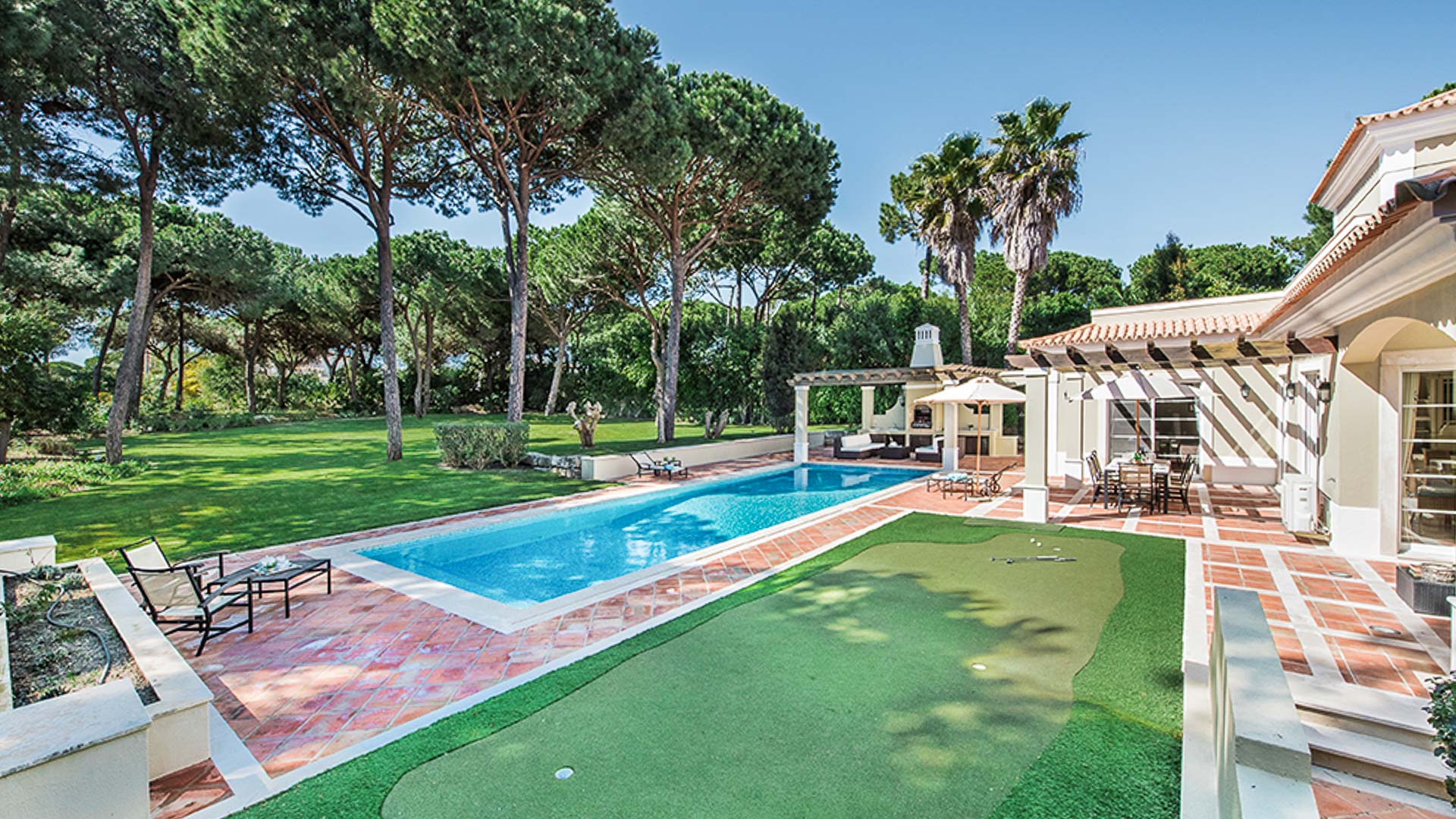 Property Image 2 - Classic Quinta do Lago Villa with Putting Green and Pool
