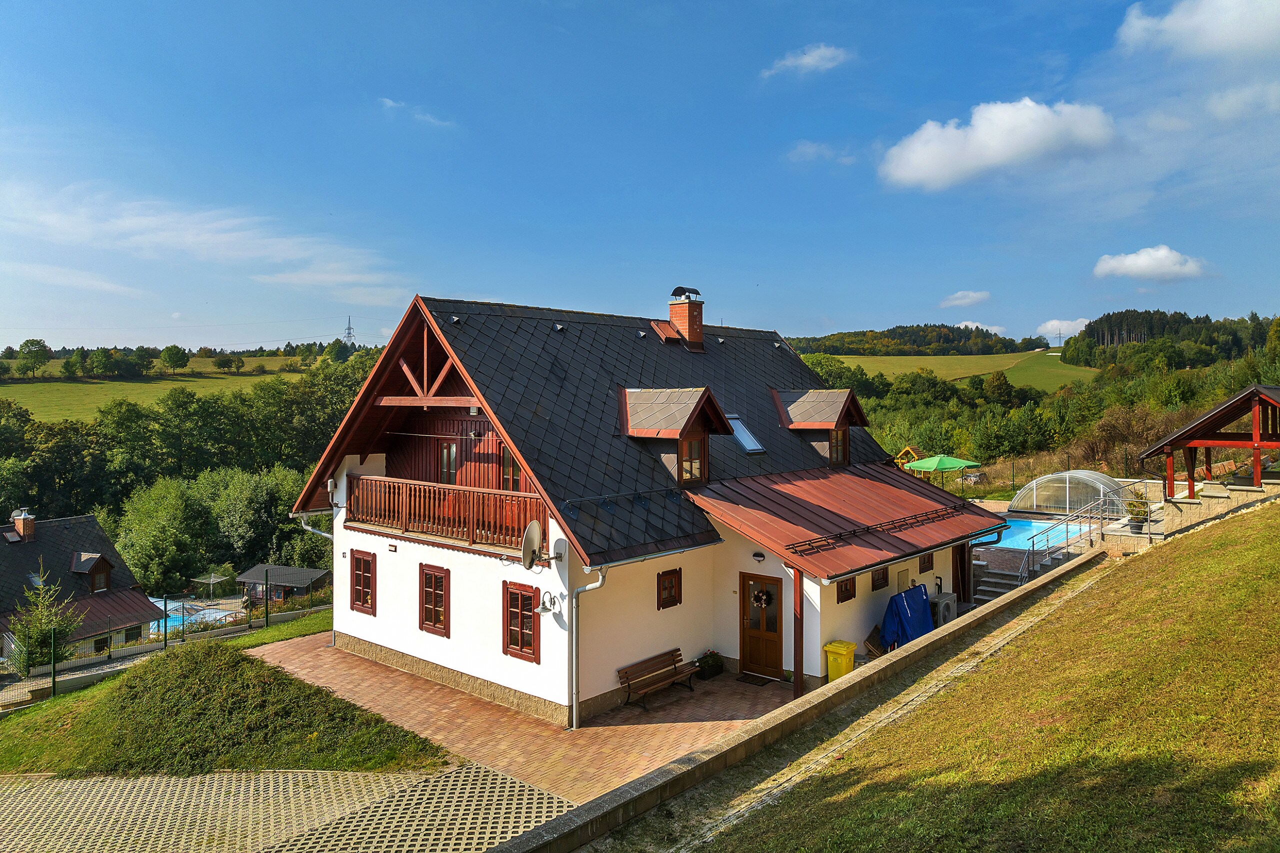 Property Image 1 - Majestic 5 Bedroom Lodge in the Hills with Private Pool
