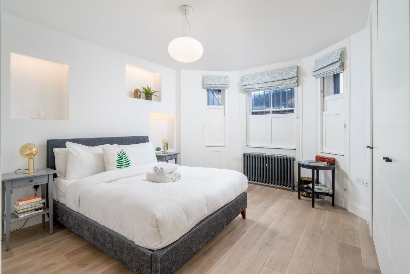 Property Image 2 - Stylish 2-bed flat w/ private garden in Notting Hill, West London