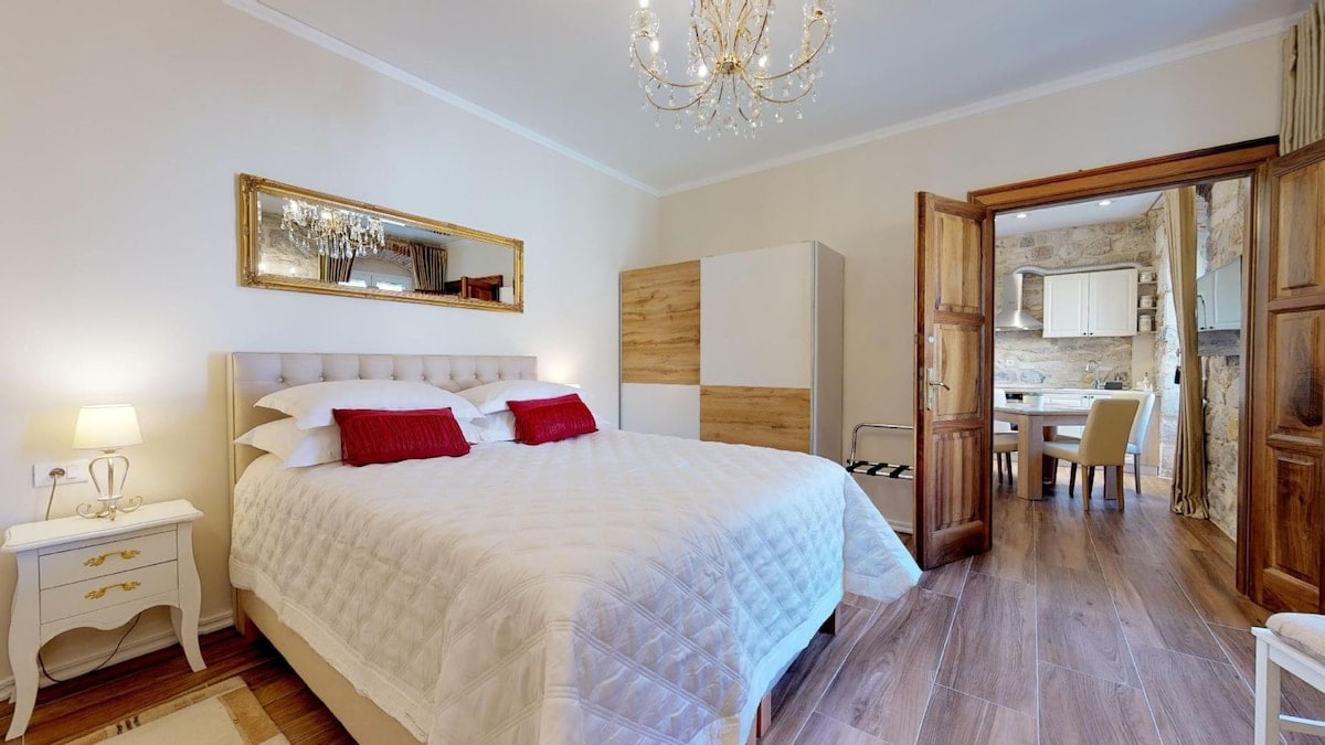 Property Image 1 - Deluxe, One-Bedroom Apartment; Walk to Diocletian’s Palace Property Image 1 - Deluxe, One-Bedroom Apartment; Walk to Diocletian’s Palace
