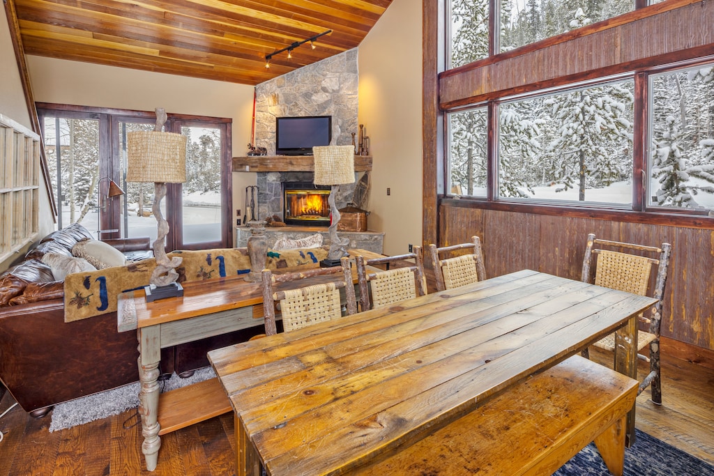 Gather round for dinner | Main Level