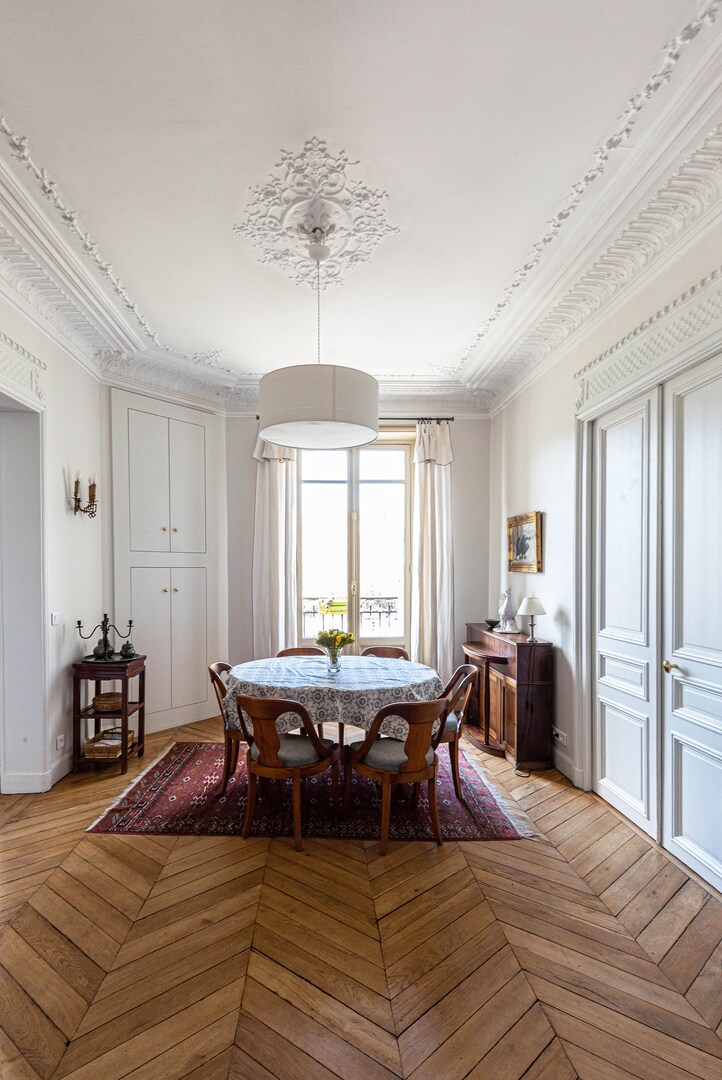 Property Image 2 - Elegant Interiors in Bastille