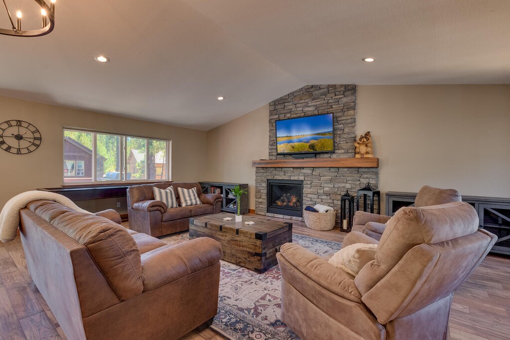 Living area w/ comfy couch