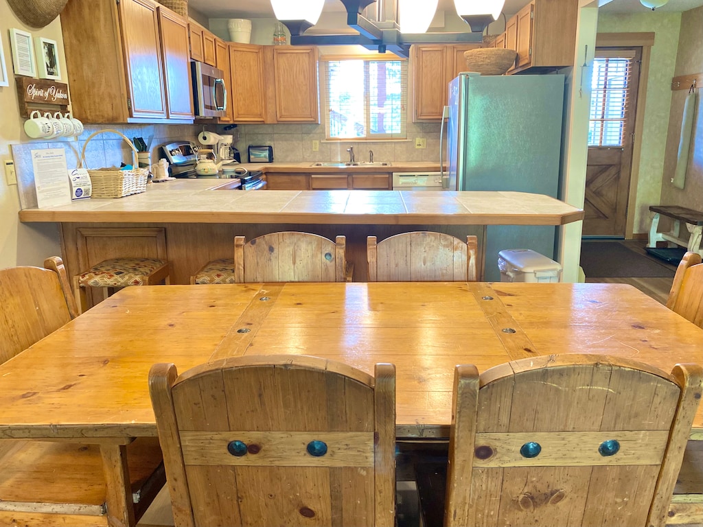 SWP HC1805 Dining open to Kitchen