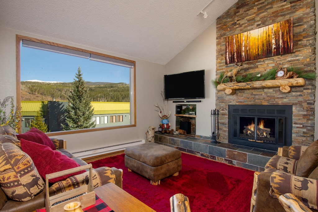 SWP Snowblaze C24 living room TV and fireplace