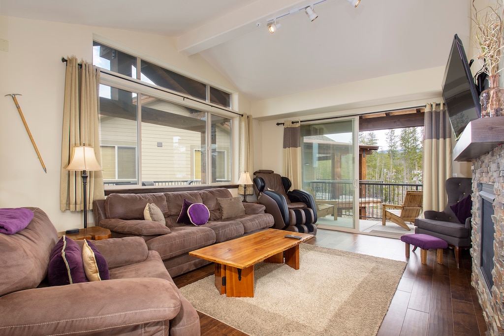 SWP Trailhead Lodge 131 living area