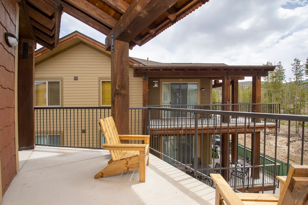 SWP Trailhead Lodge 131 deck view