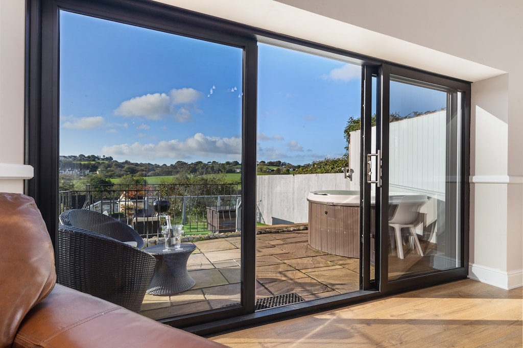 Beautiful Cottage, Hot Tub, Countryside Views