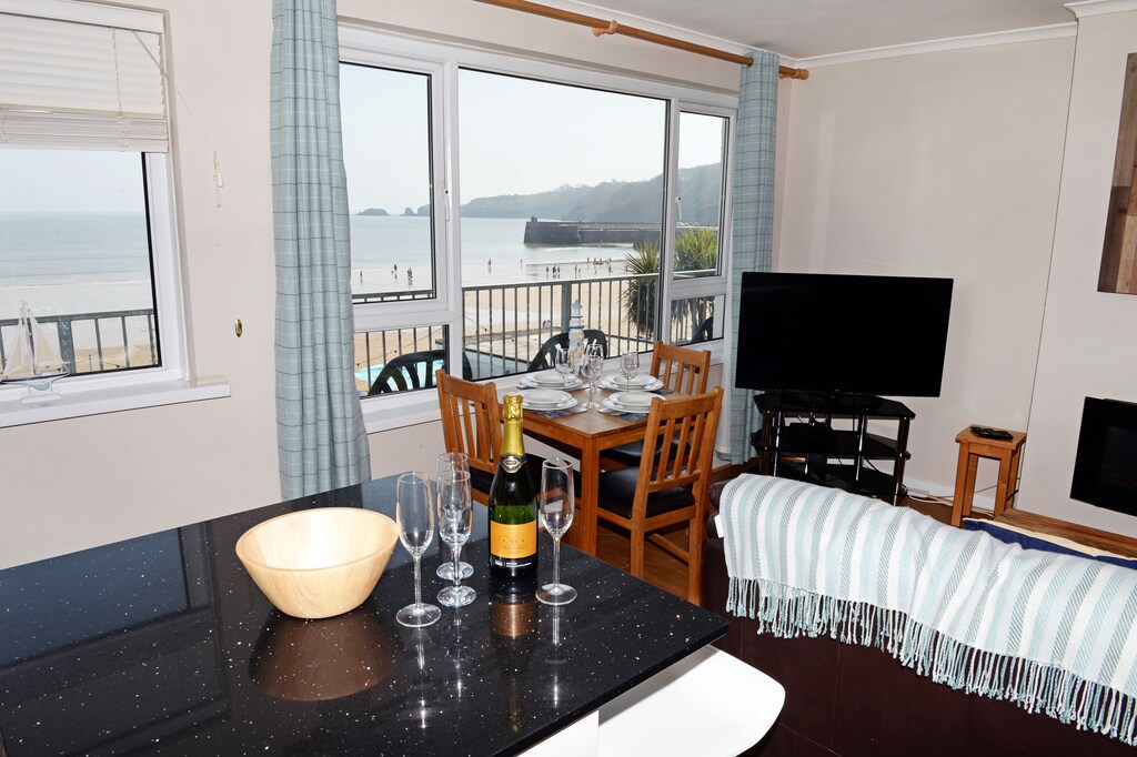 Sea Front Apartment with Views