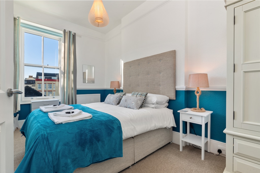 Top Sail - Beautiful Apartment, Minutes Walk to Beach and Town Centre