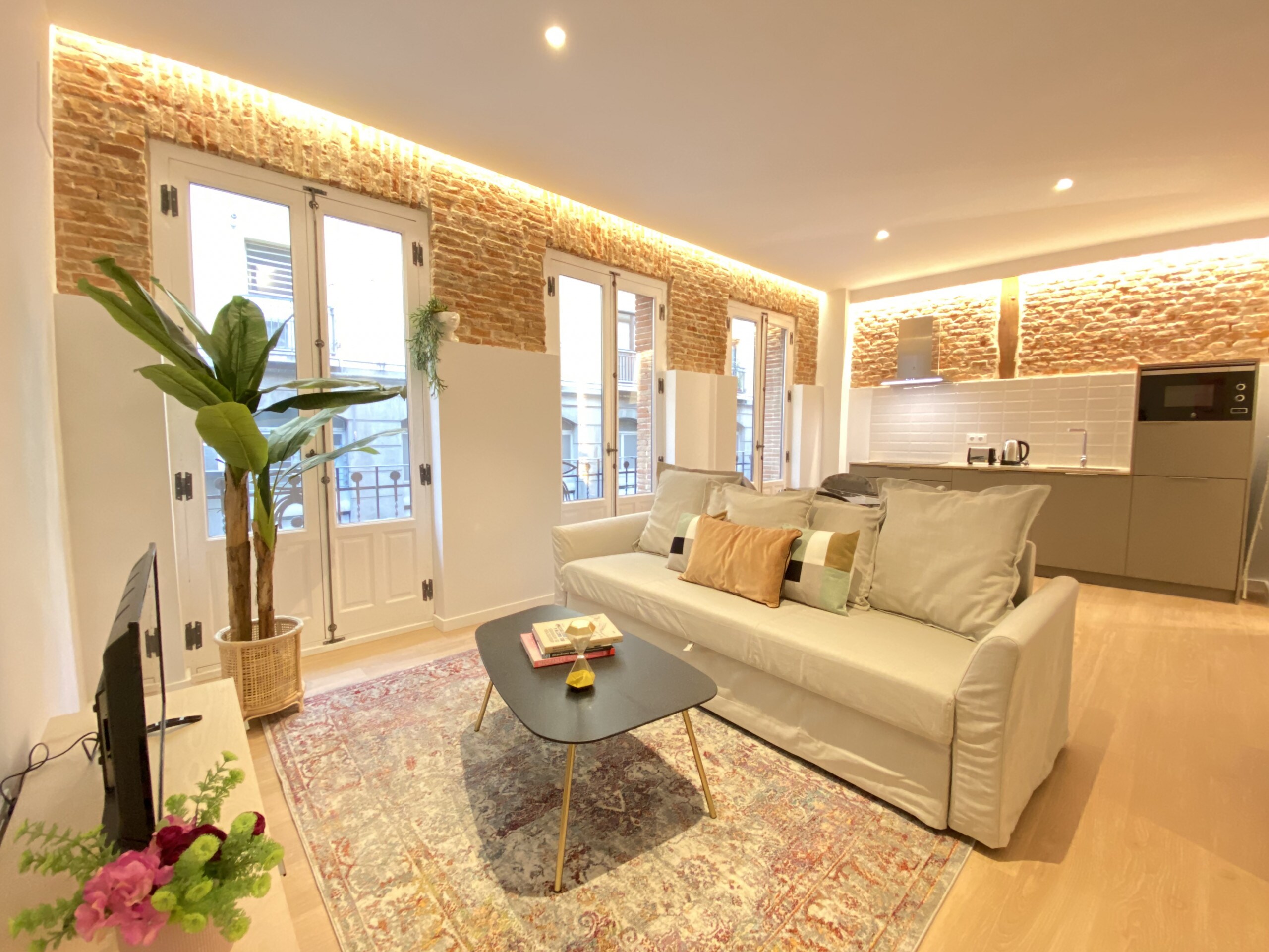 Property Image 1 - Pleasant & bright apartment in La Latina, Madrid