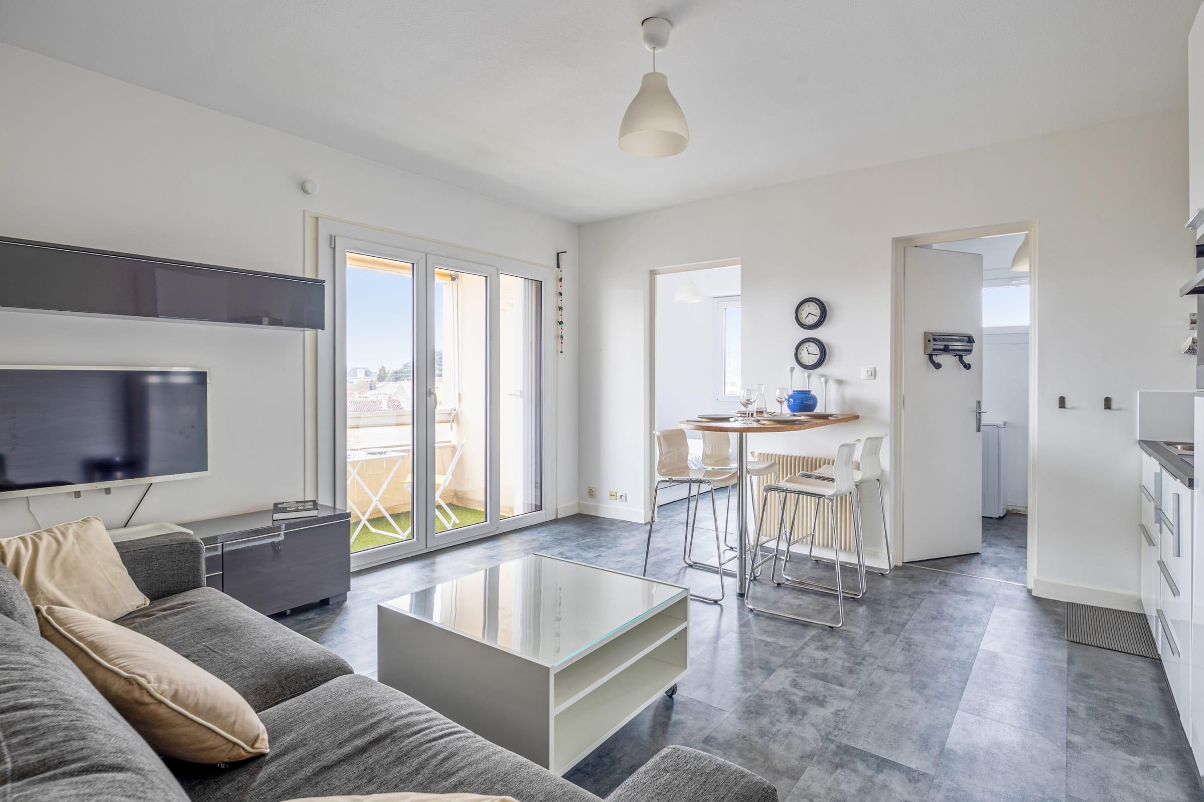 Property Image 1 - Nice and modern flat with balcony and parking in Bordeaux