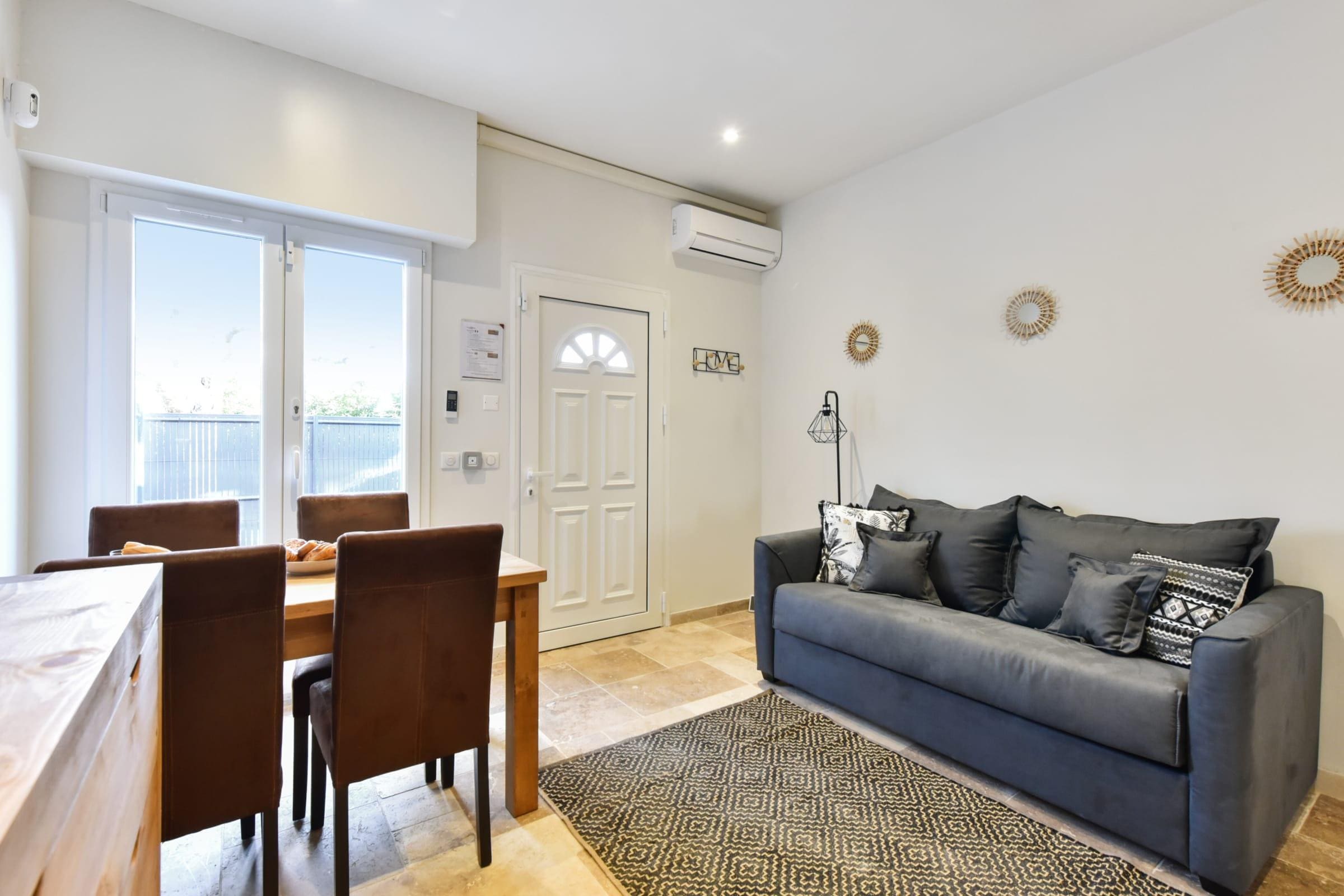 Property Image 1 - Bright flat, a few minutes to the beach, close to Marineland Antibes
