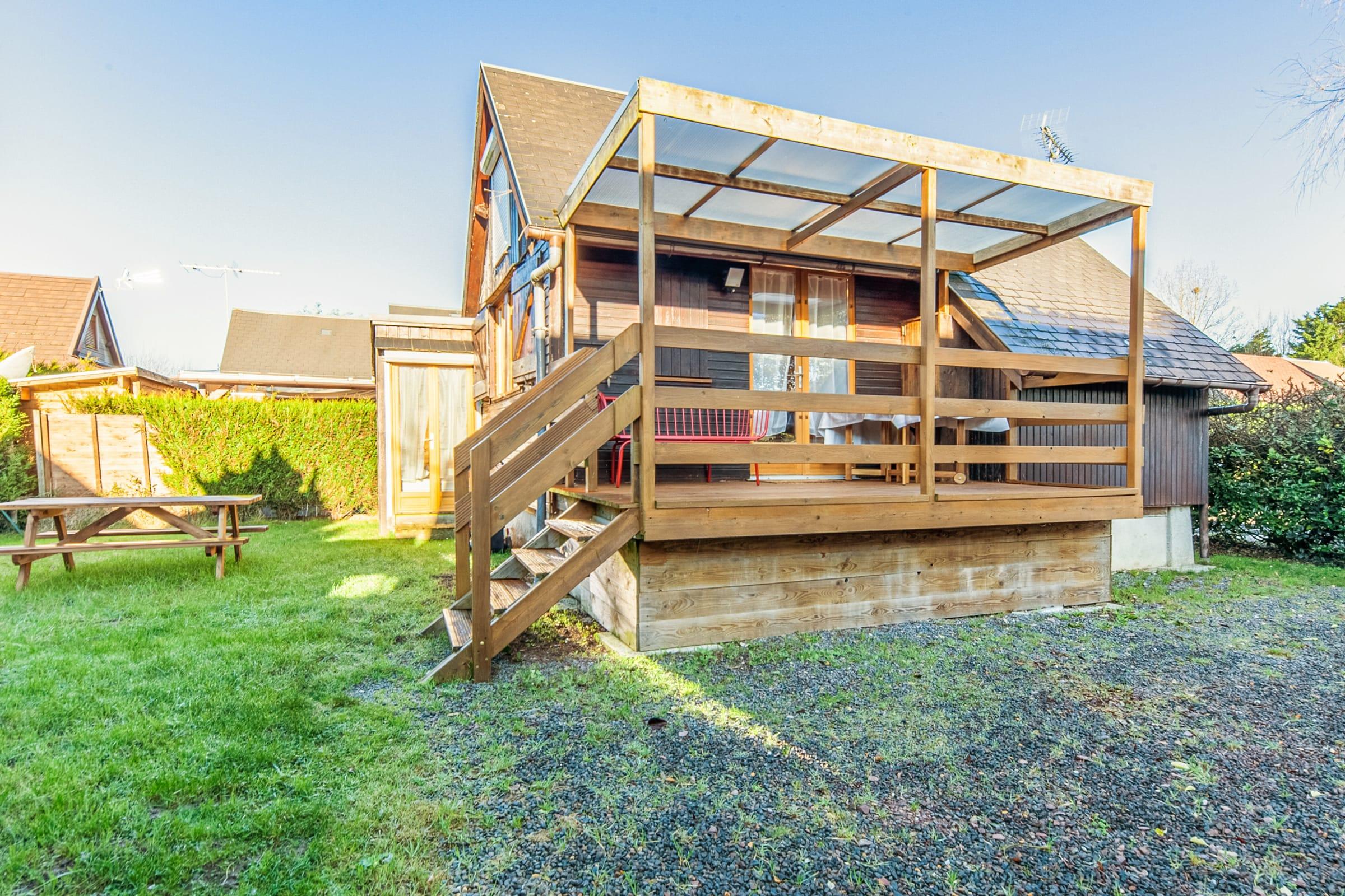 Property Image 1 - Calm chalet with pool and tennis close to Cabourg center