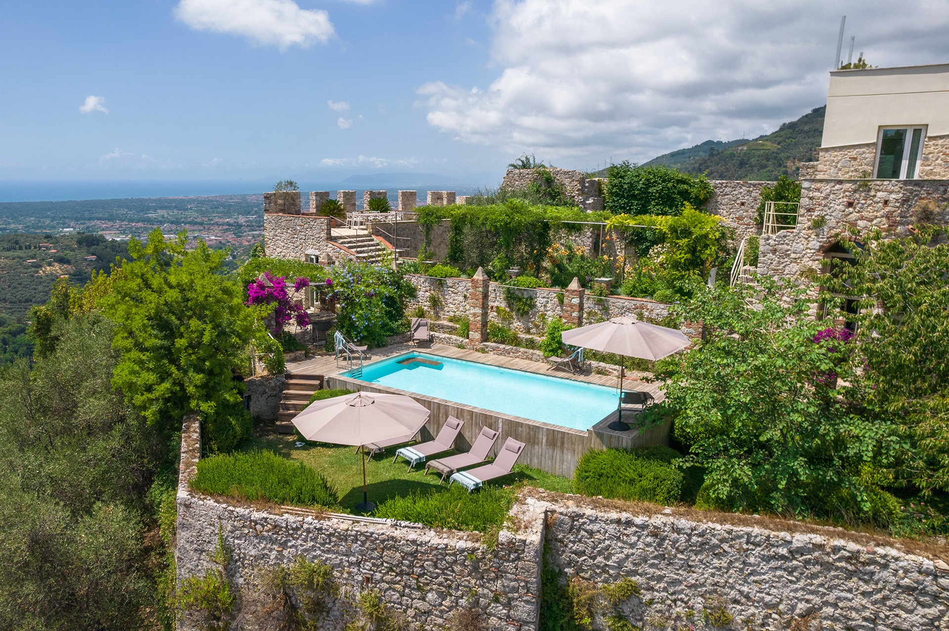 Property Image 1 - Prestigious Villa with Panoramic Valley View