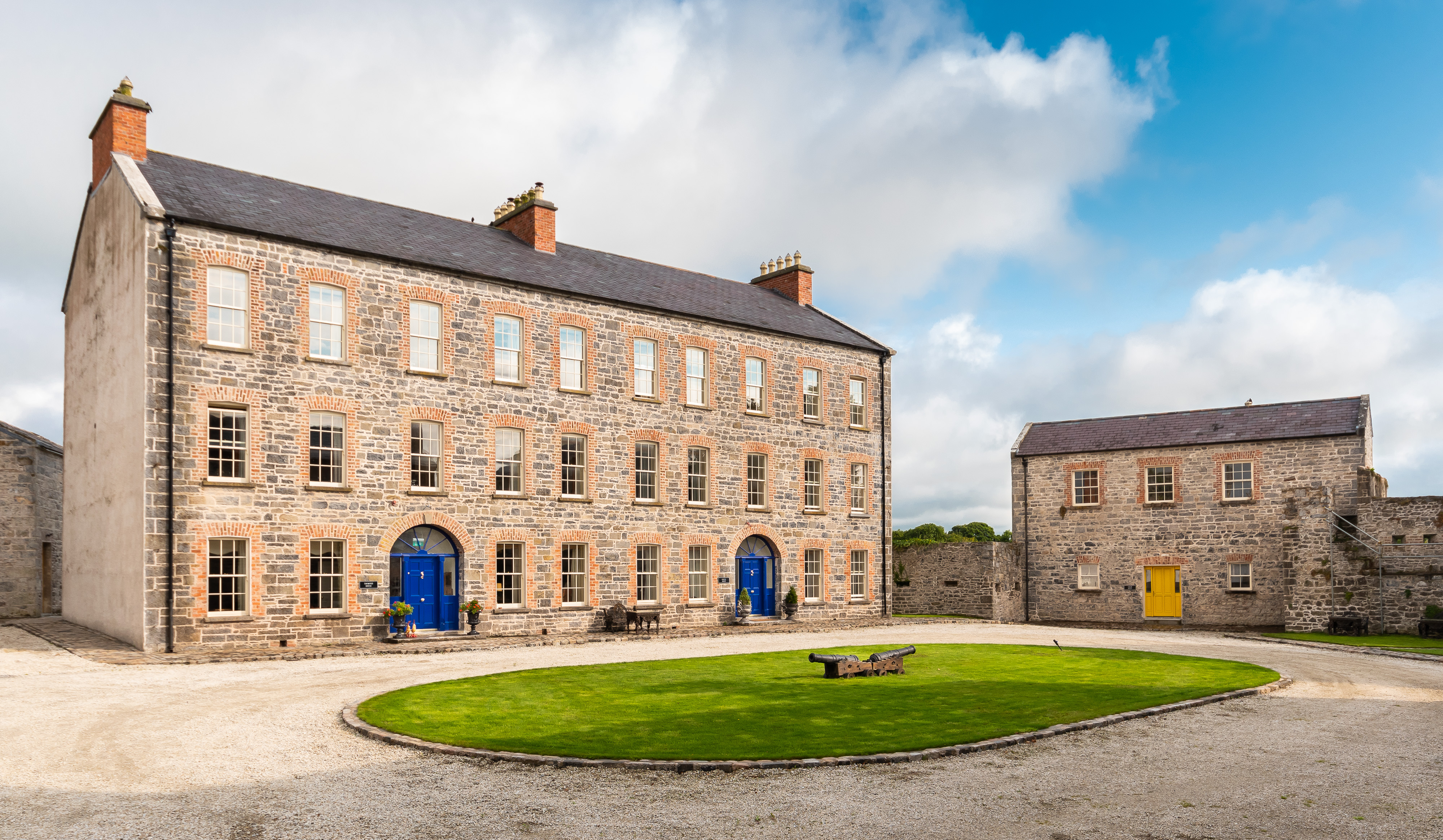 Beautifully restored soldier's barracks to sleep 10 people