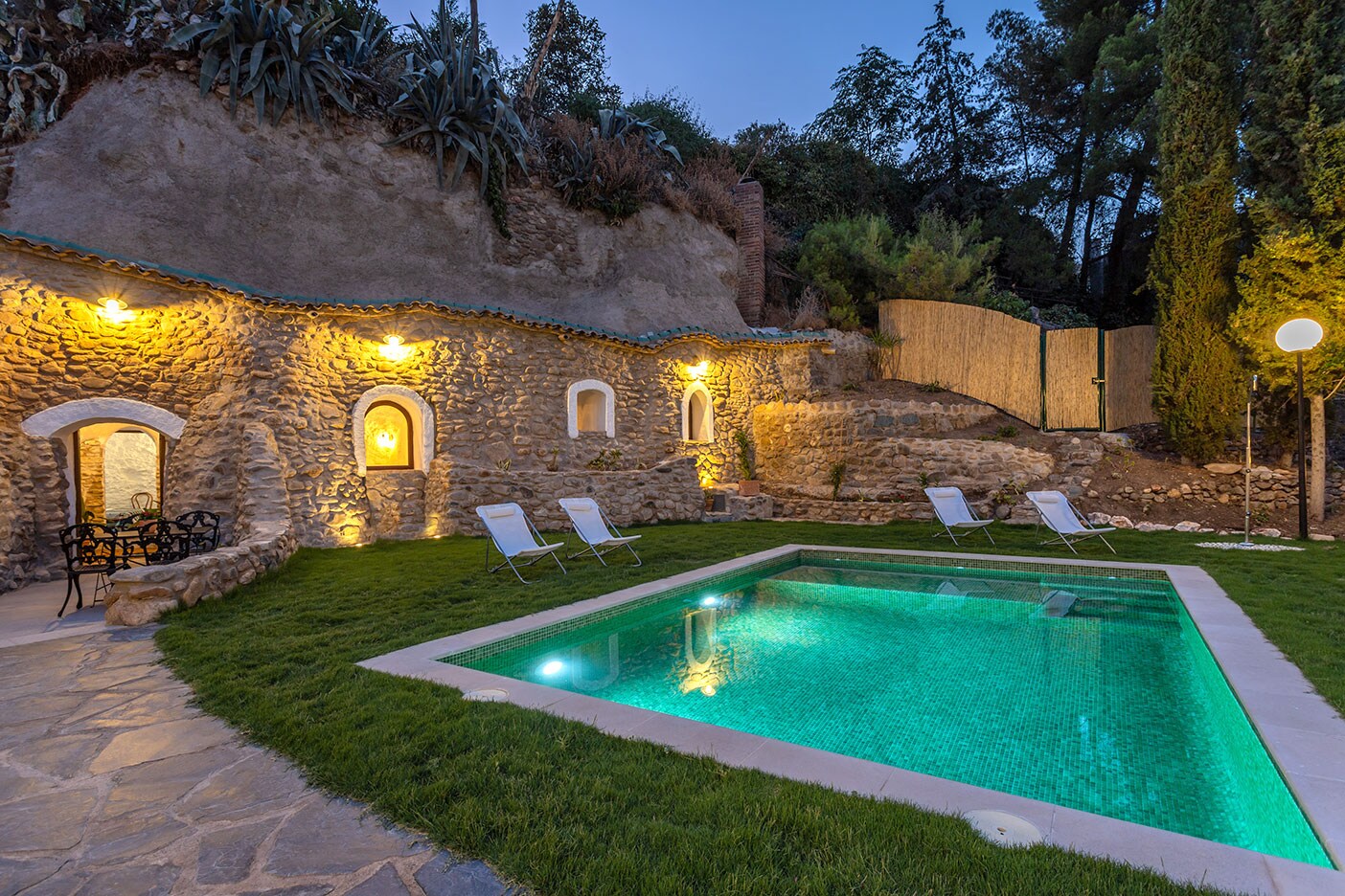 Property Image 1 - Typical Cave-House with pool. Cueva del Cadí