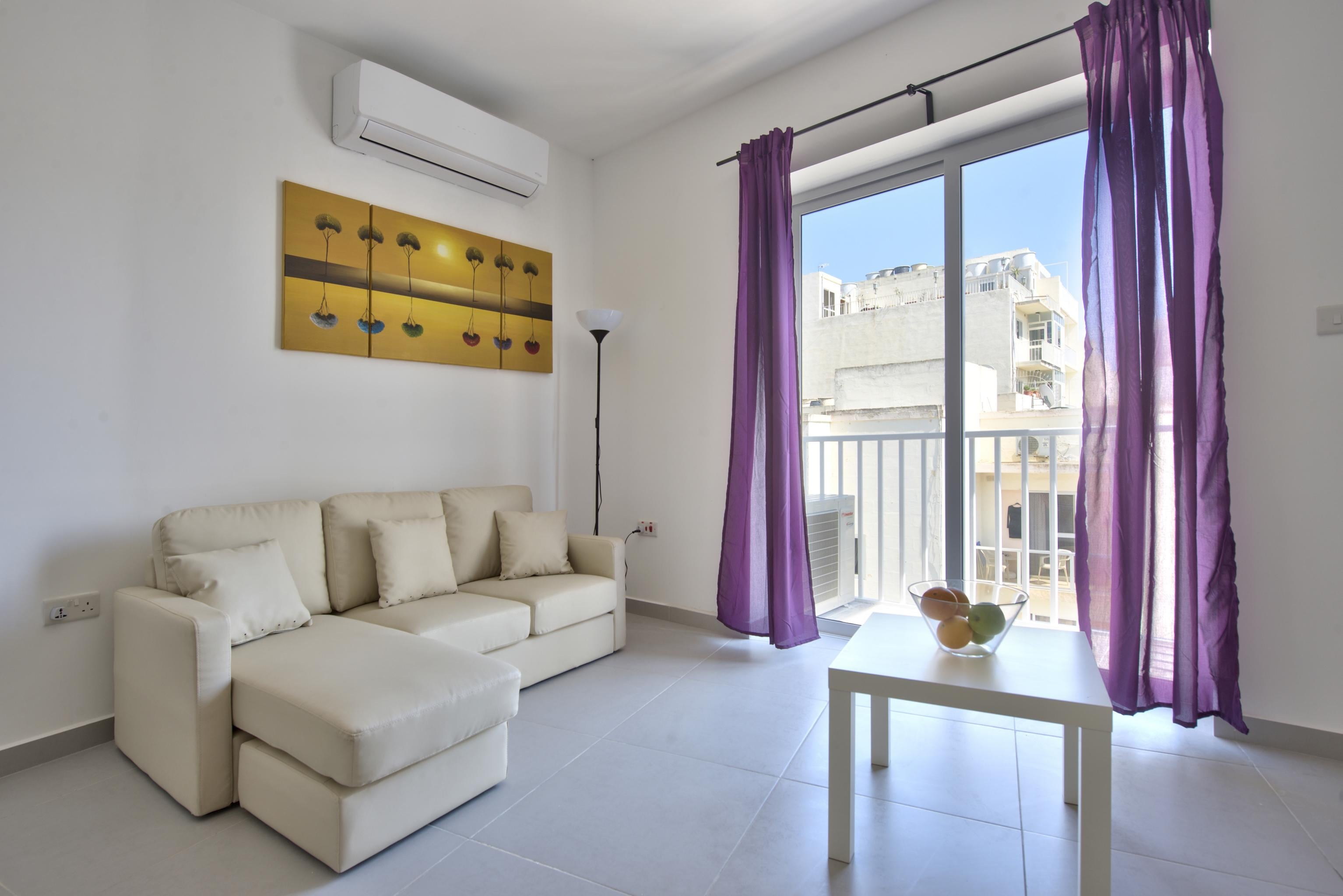 Property Image 1 - Radiant Spacious Apartment with Private Balcony