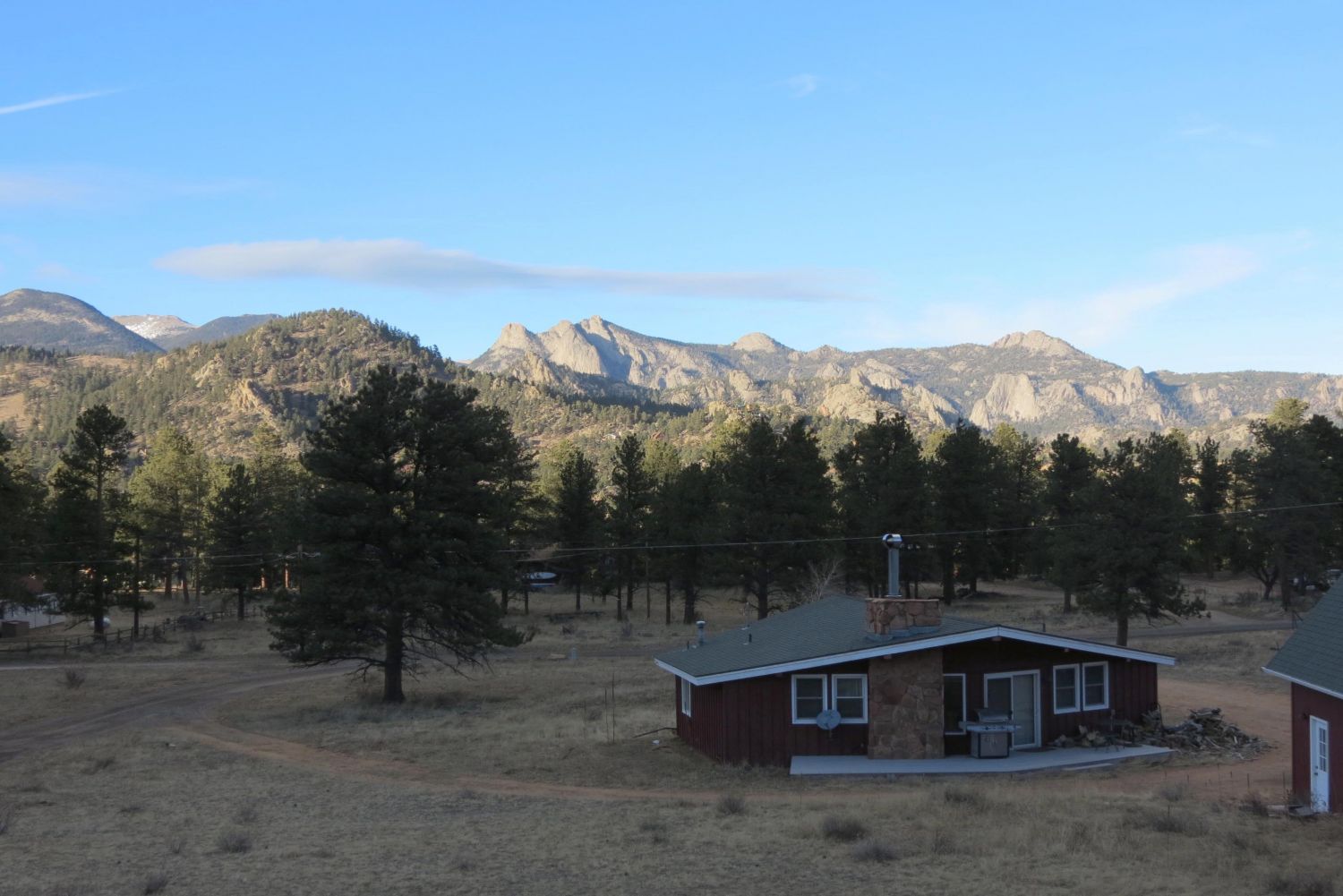 Grandma's Mountain Getaway - Amazing views of Lumpy Ridge from property