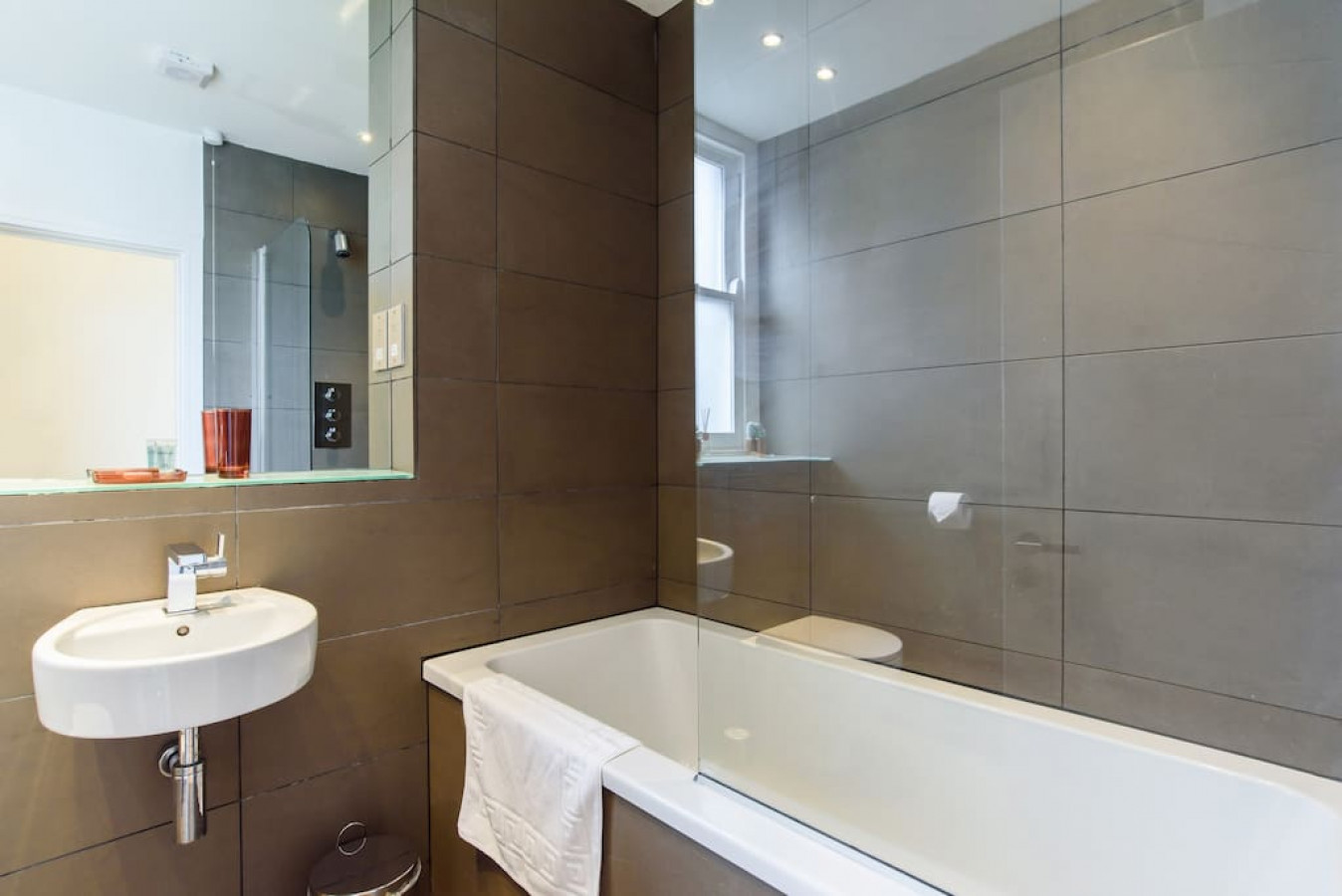 Superb Modern 1 Bedroom Apt with Cocoon Dbl Sofa Bed