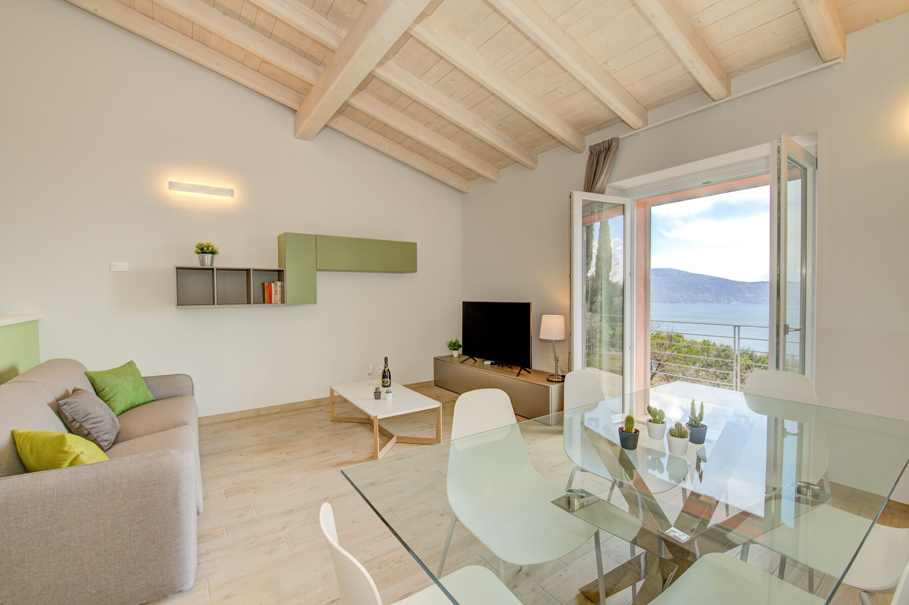 Property Image 1 - modern and spacious house with lake view in Toscoalno Maderno