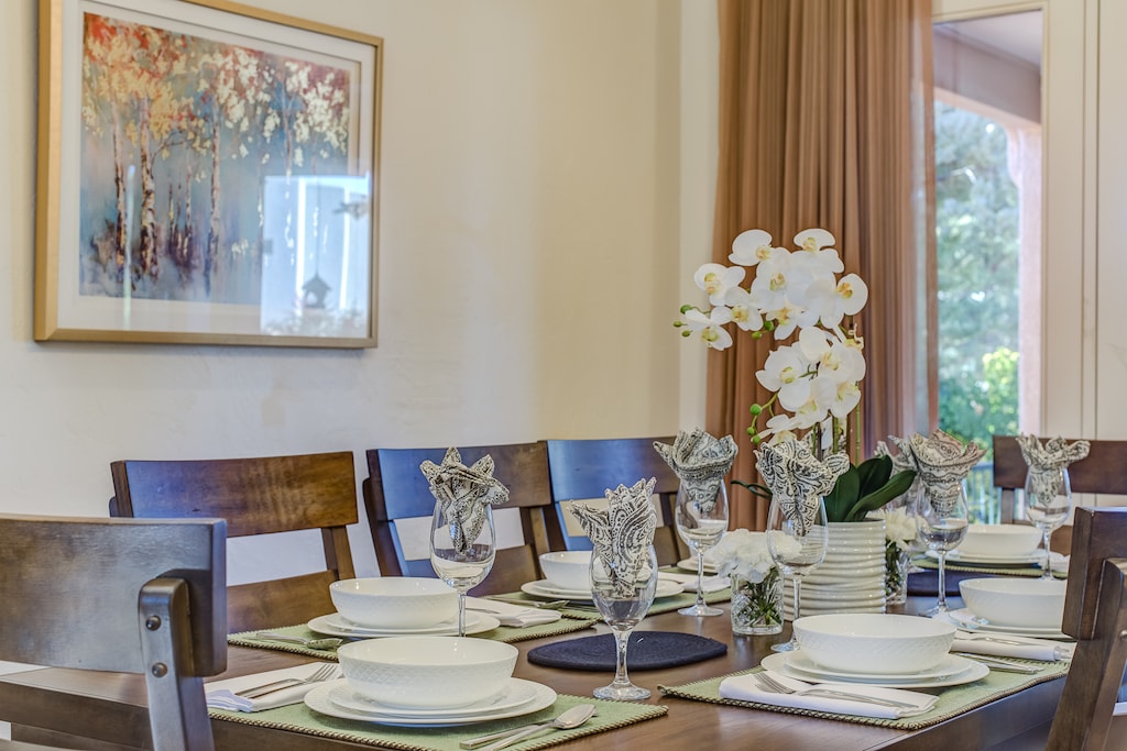 Dining Area with Seating for Eight