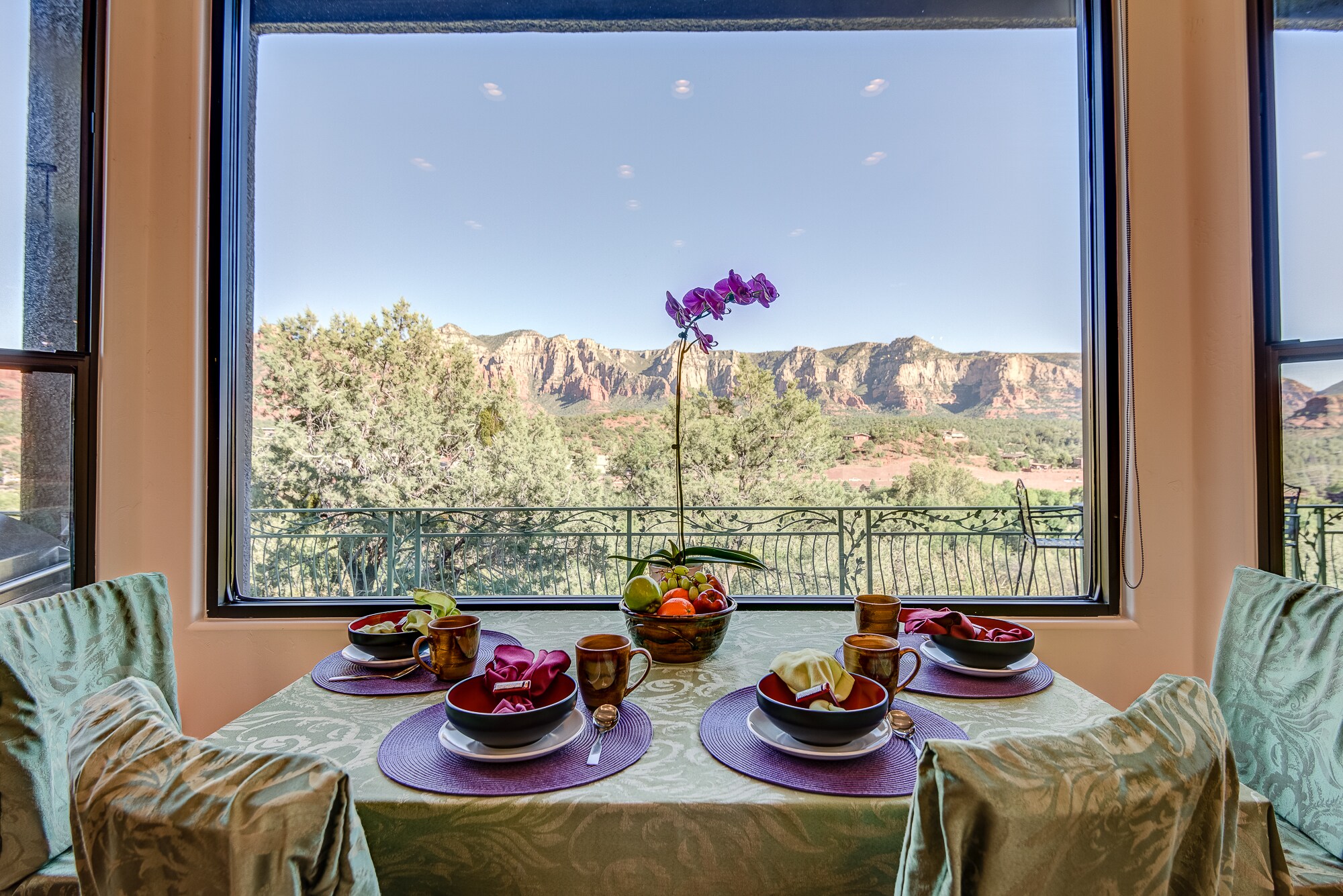 The Most Amazing Views!  Enjoy Any Meal at the Scenic Breakfast Nook Table with Seating for up to Six