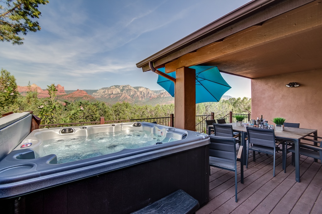 7-seat Hot Tub and amazing  red rock views!