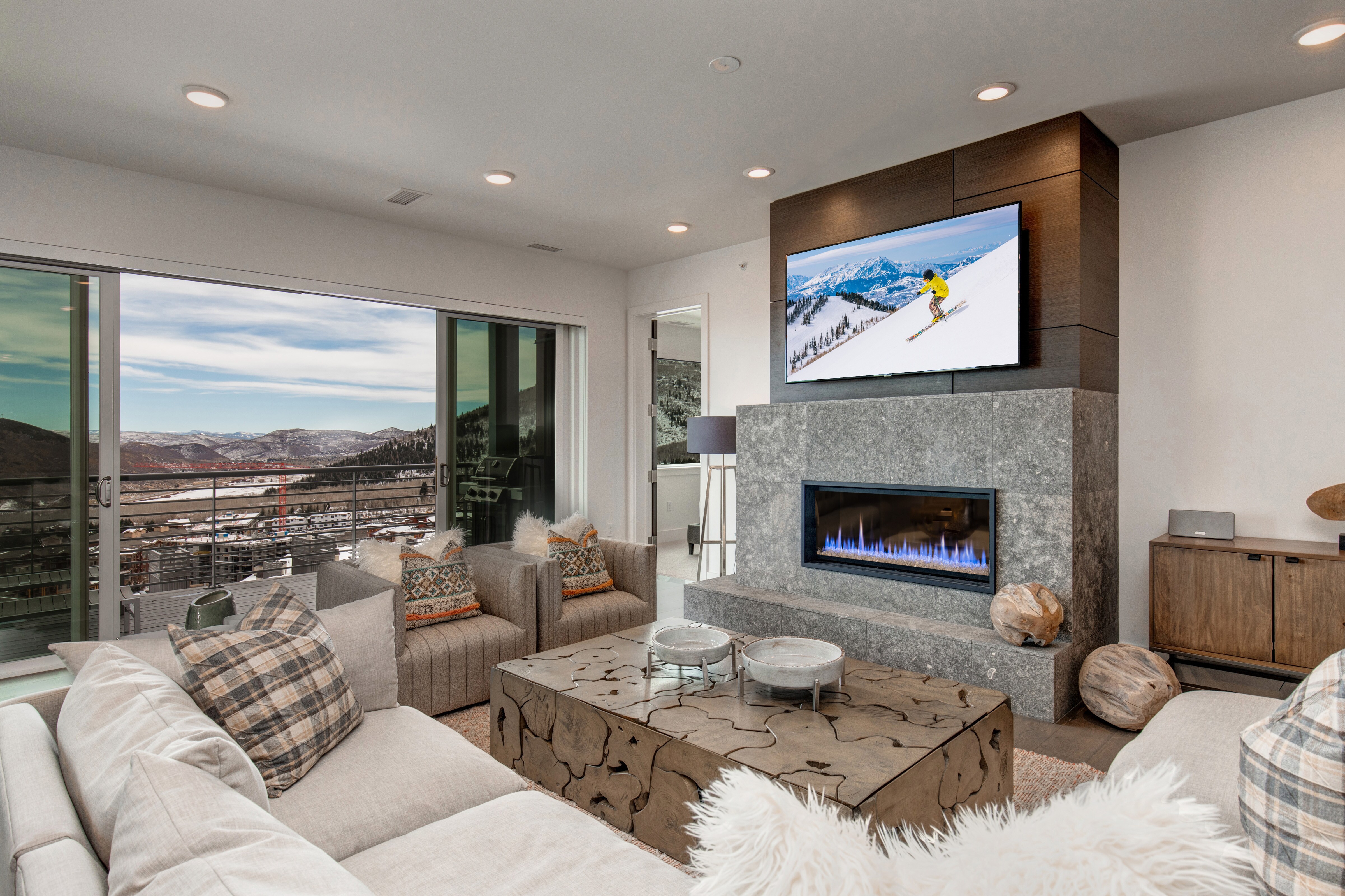 SKI-IN/SKI-OUT - Newly Constructed Luxury Condo