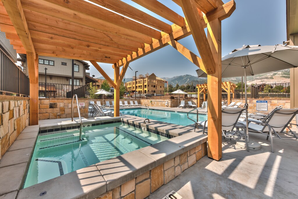Community Heated Pool & Hot Tub Open Year-Round