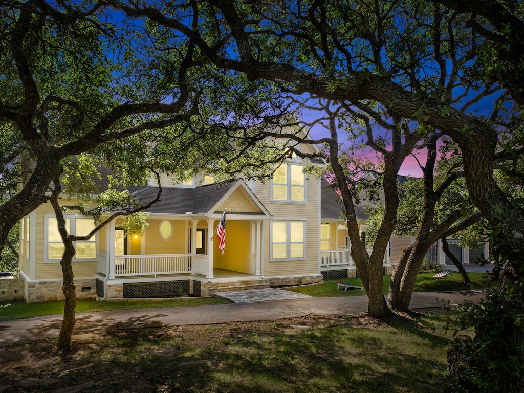 Completely renovated luxury ranch home and lots of fun amenities like private golf hole, heated pool, hot tub and sky deck with lounge seating!