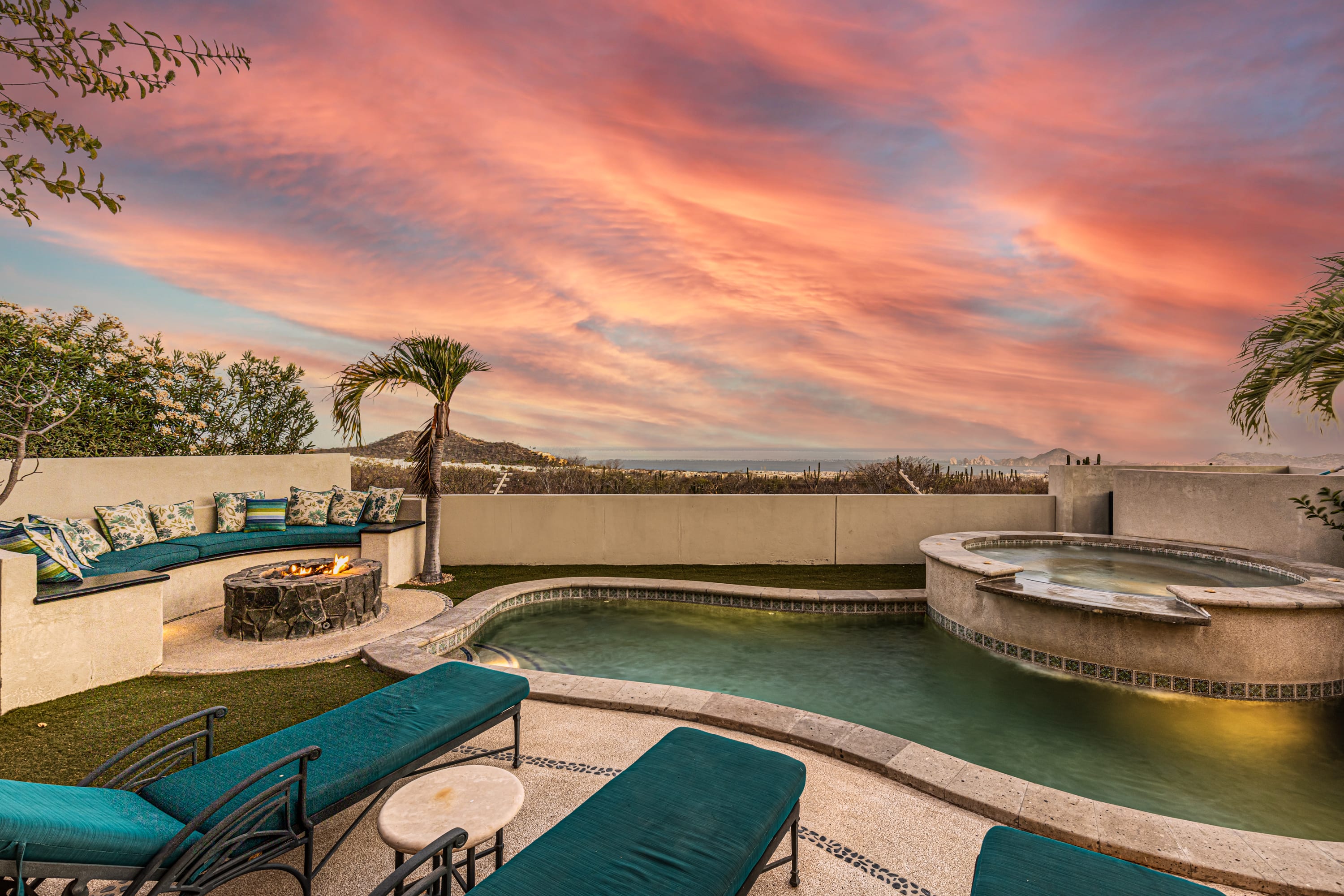 Property Image 1 - Relax in a Stunning Villa +Private Pool & Jacuzzi! Property Image 1 - Relax in a Stunning Villa +Private Pool & Jacuzzi!