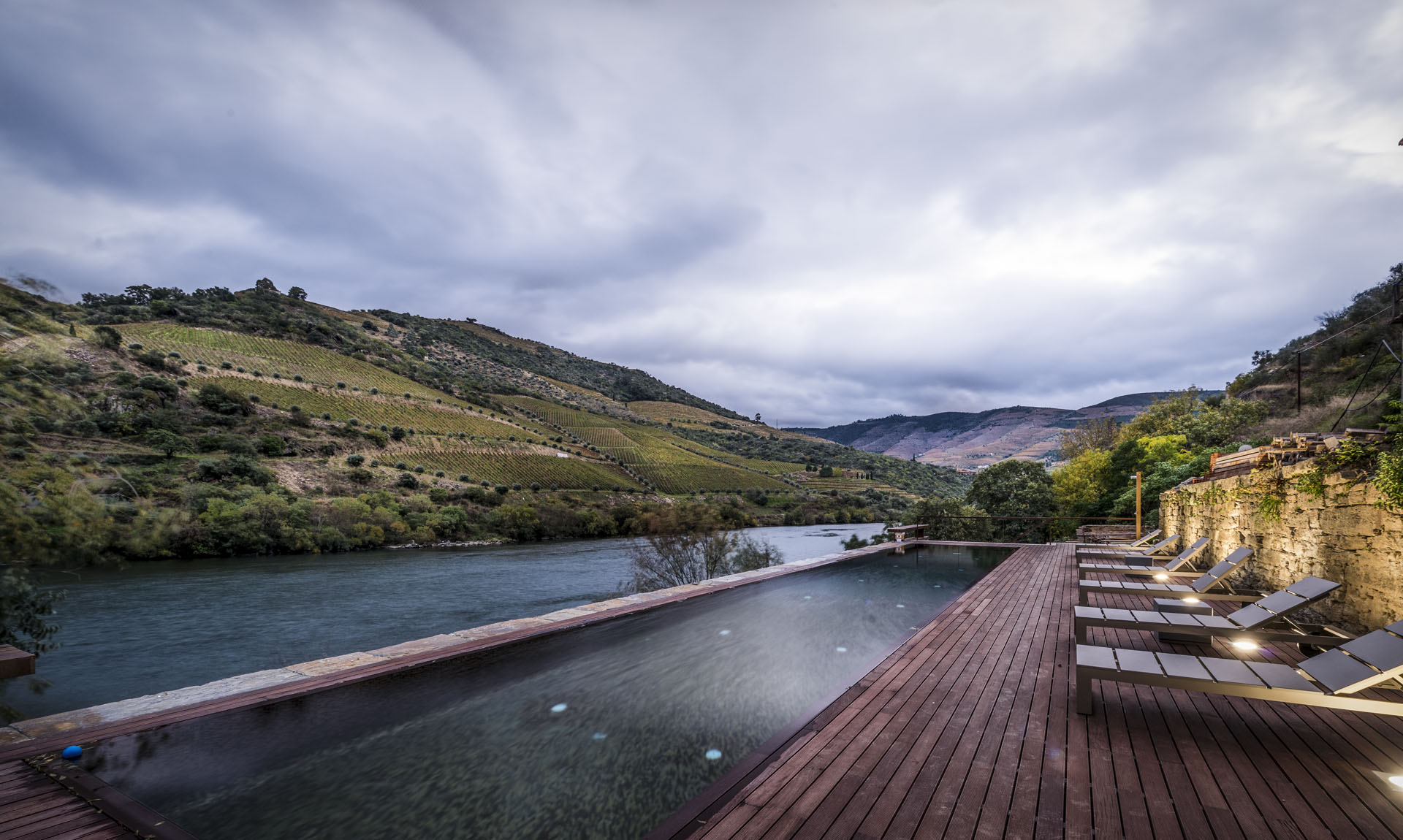 Property Image 1 - Luxury villa located on the banks of the River Douro!