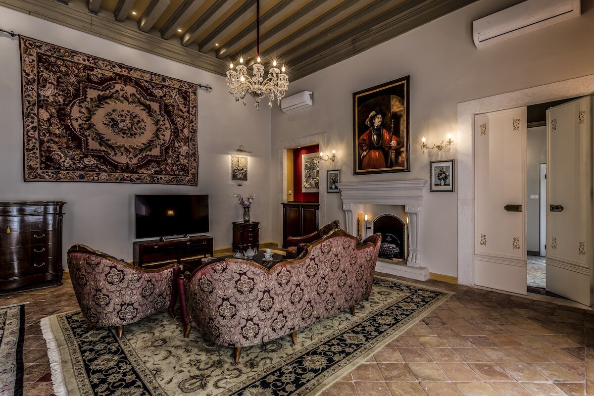 Property Image 2 - Majestic Palace Apartment in the Heart of Diocletian’s Palace