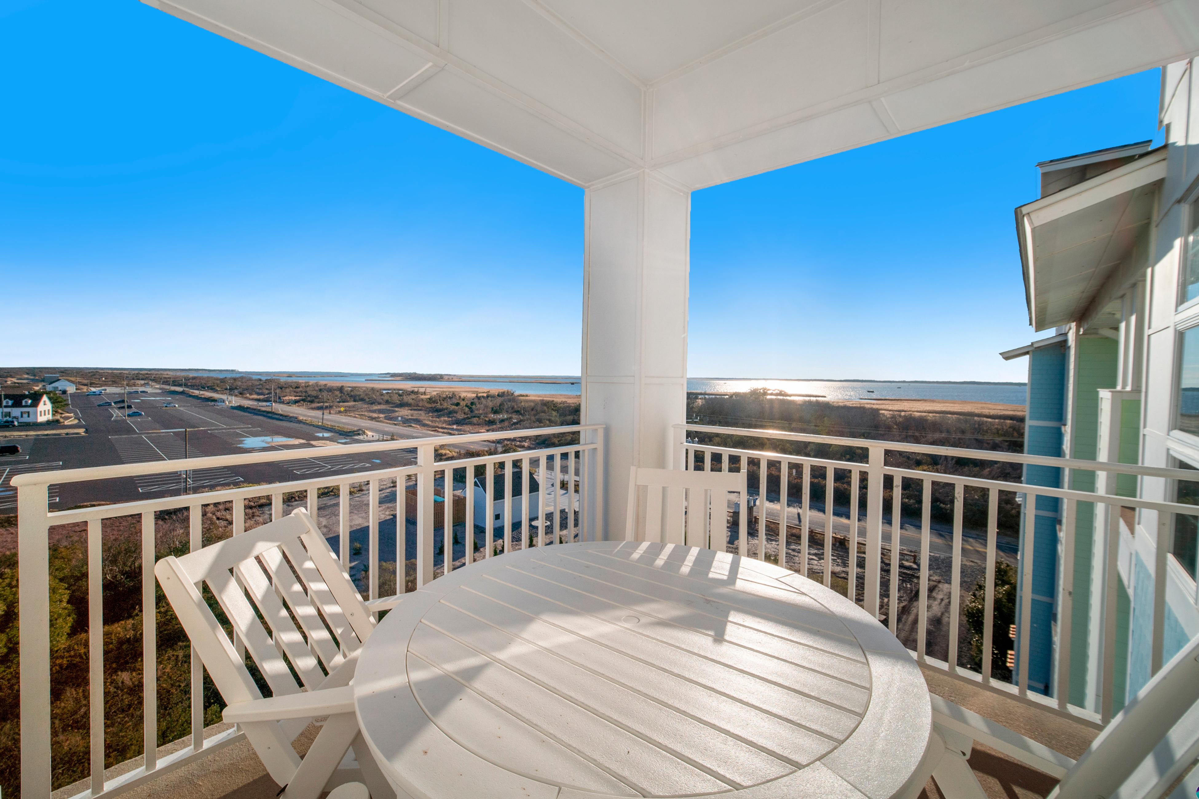 Property Image 2 - The Sanctuary - Blue Suede Views Penthouse 425B