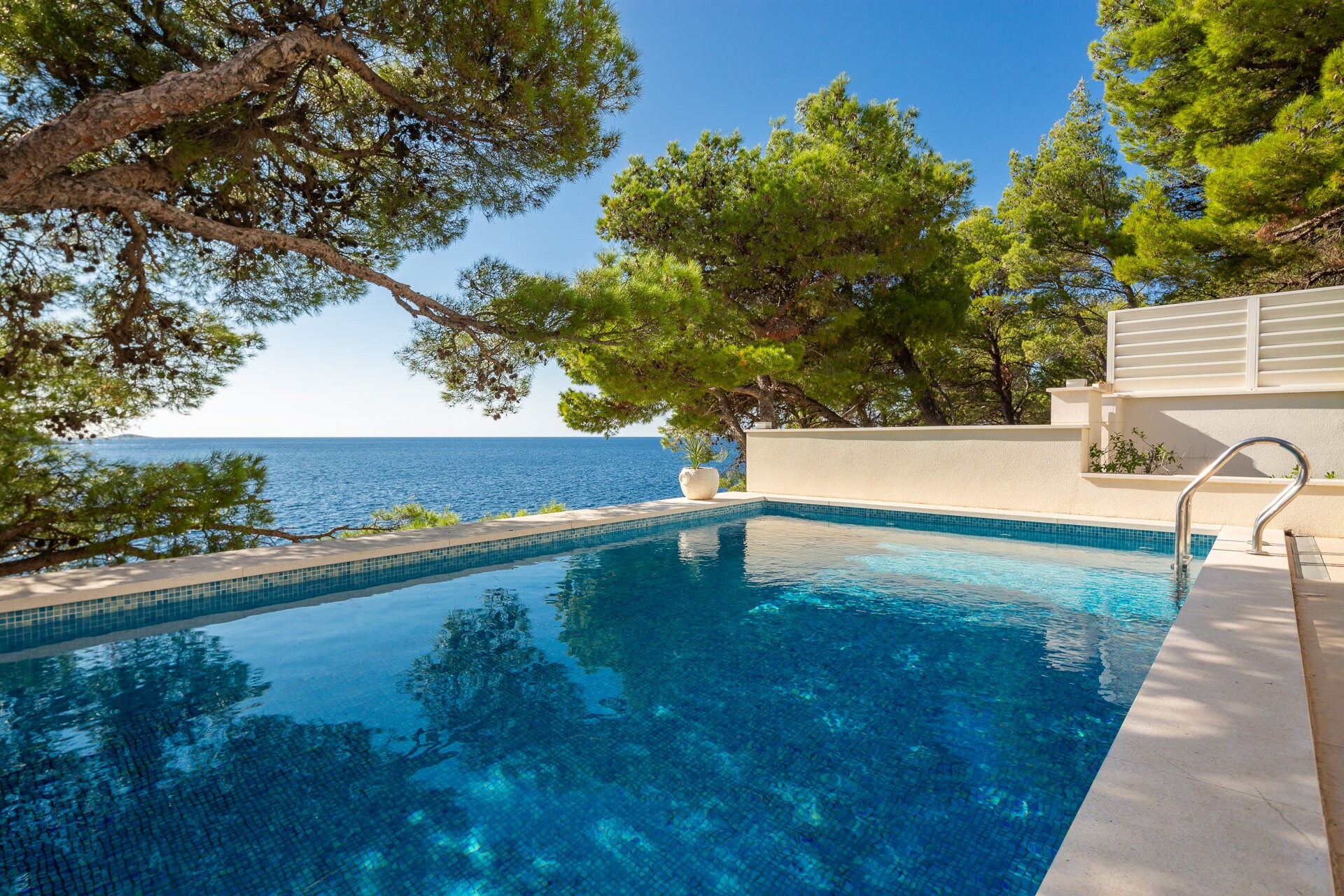 Property Image 2 - Beachfront Villa Allegria with Pool