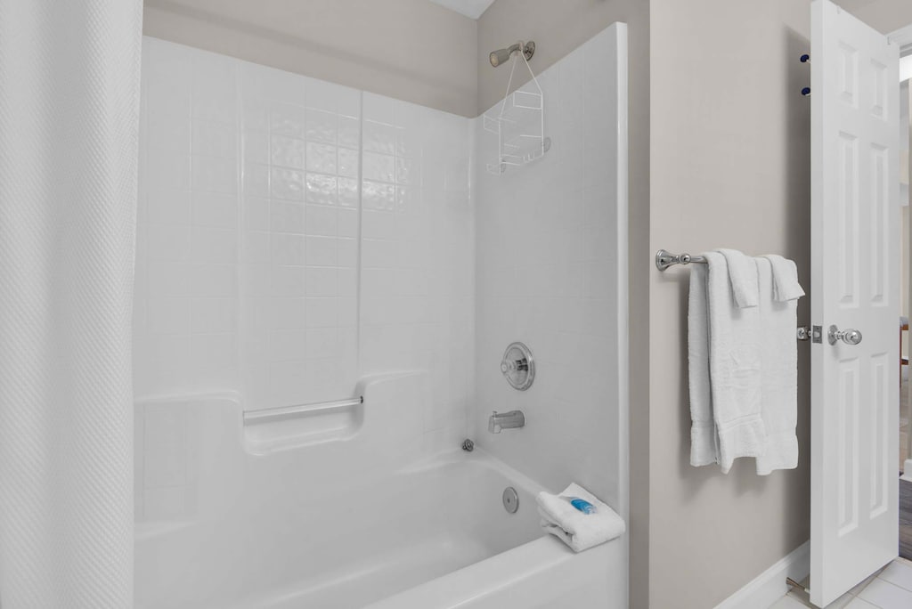 Guest bathroom with shower/tub combo