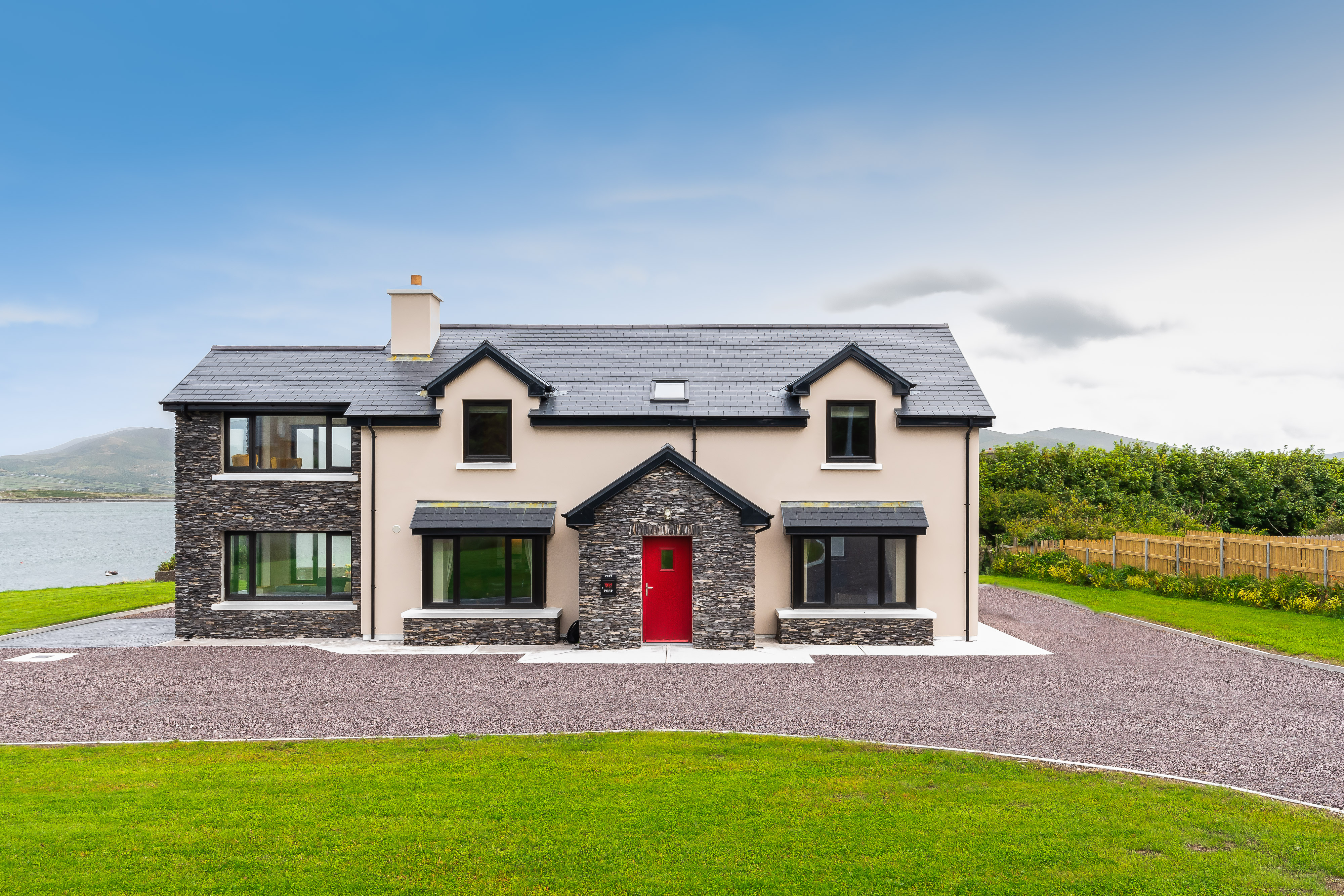 Property Image 1 - Luxury 4 bedroom holiday home overlooking the sea on Valentia Island