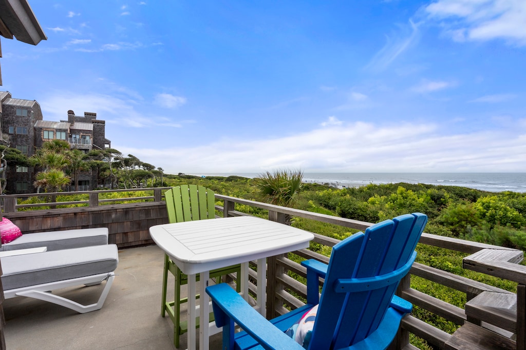 Oceanfront deck