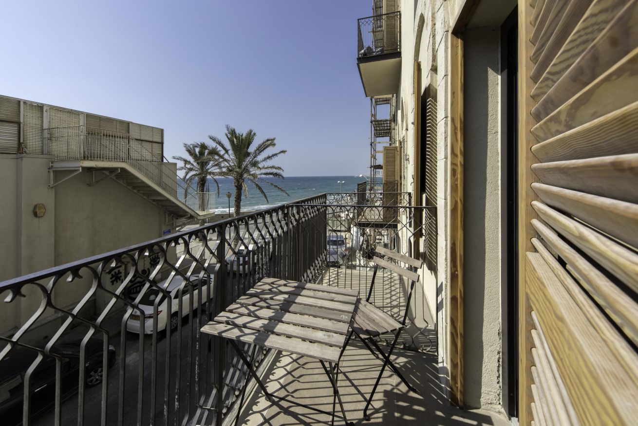 Apartment with balcony in Tel Aviv