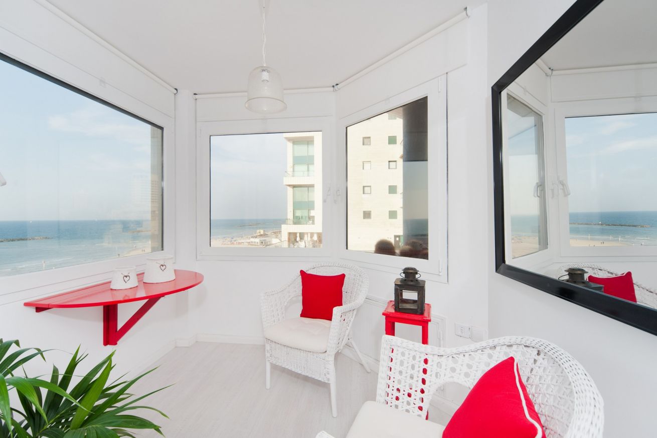 Property Image 2 - Chic 3BR Apt w Parking on the Beach