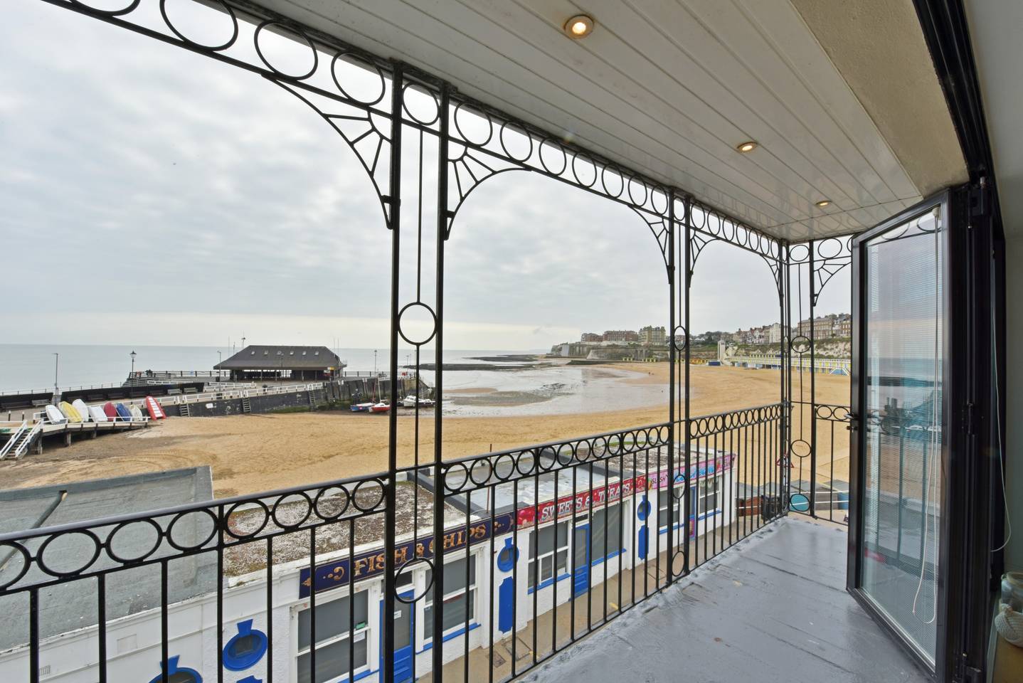 Property Image 2 - Ancient Lights - Beach retreat with sea views