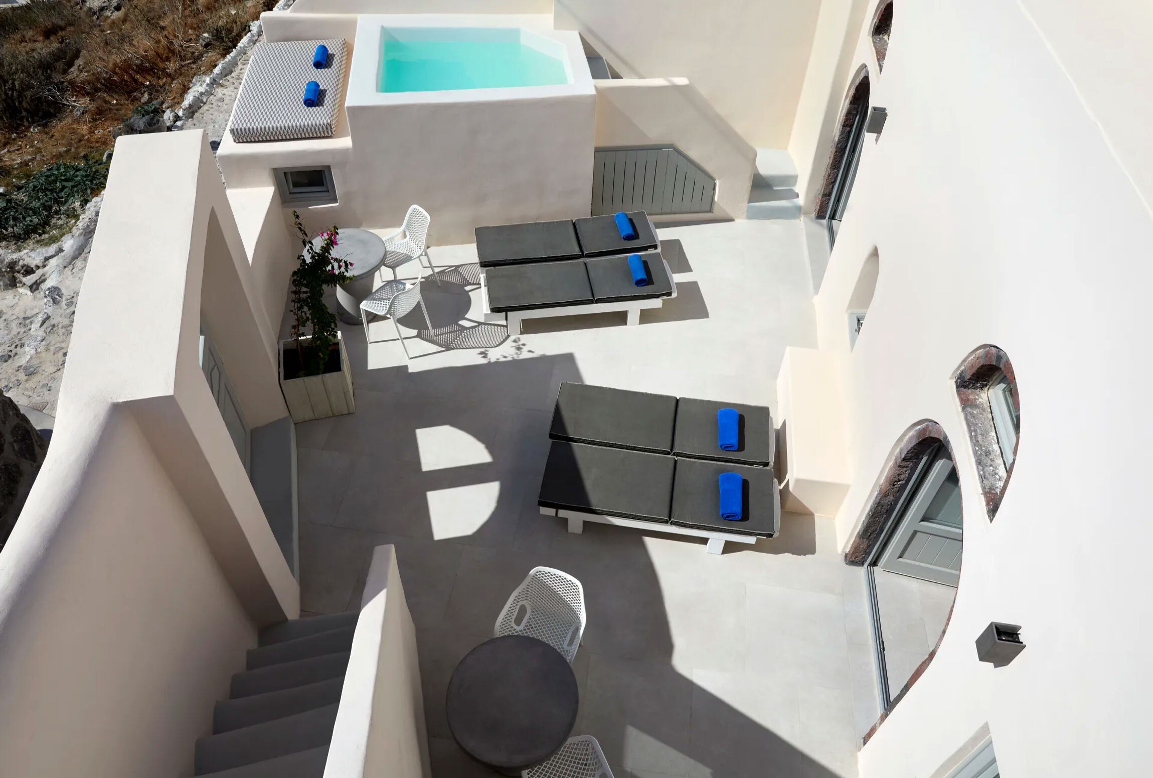 Property Image 2 - Oia Executive Villa with Private Indoor or Οutdoor Plunge-Pool with Sea & Sunset View (up to 2 Guests)