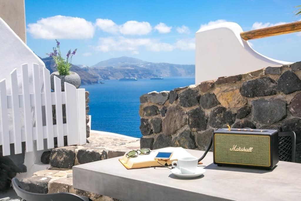 Property Image 2 - Oia Ocean Breeze Villa With Sea & Caldera View